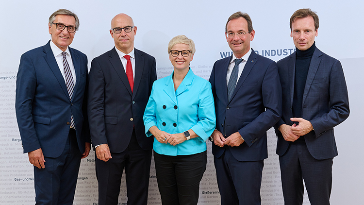 Beim Steuertag v. l.: Frommwald, Felbermayr, Hummer, Lehner und Groß.