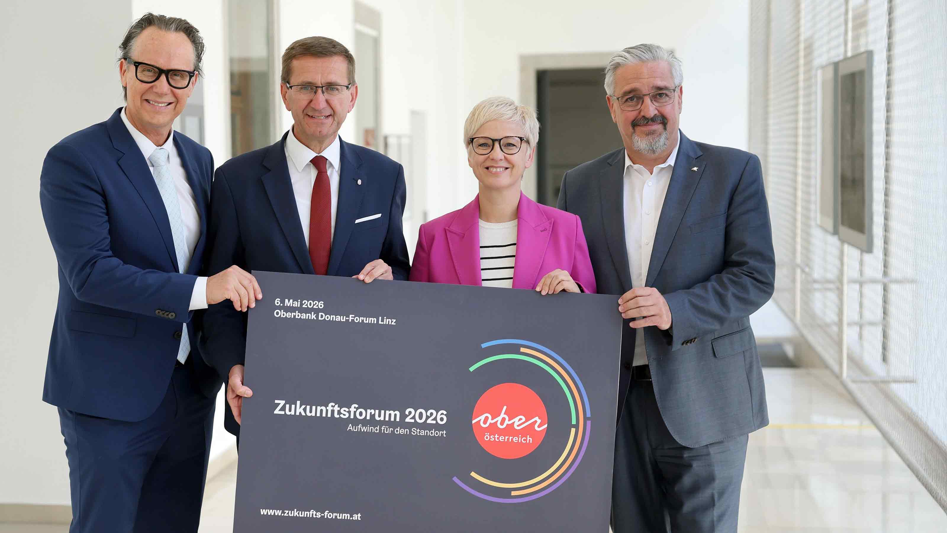 Gesch&auml;ftsf&uuml;hrer DI Dr. Joachim Haindl-Grutsch, Industriellenvereinigung O&Ouml;, Wirtschafts-Landesrat Markus Achleitner, Pr&auml;sidentin Mag.a Doris Hummer, Wirtschaftskammer O&Ouml;, und Pr&auml;sident Andreas Stangl, Arbeiterkammer O&Ouml;.