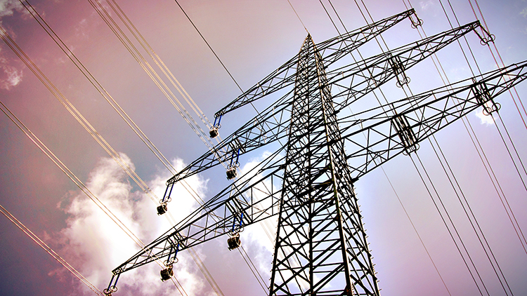 Strommasten im Abendrot