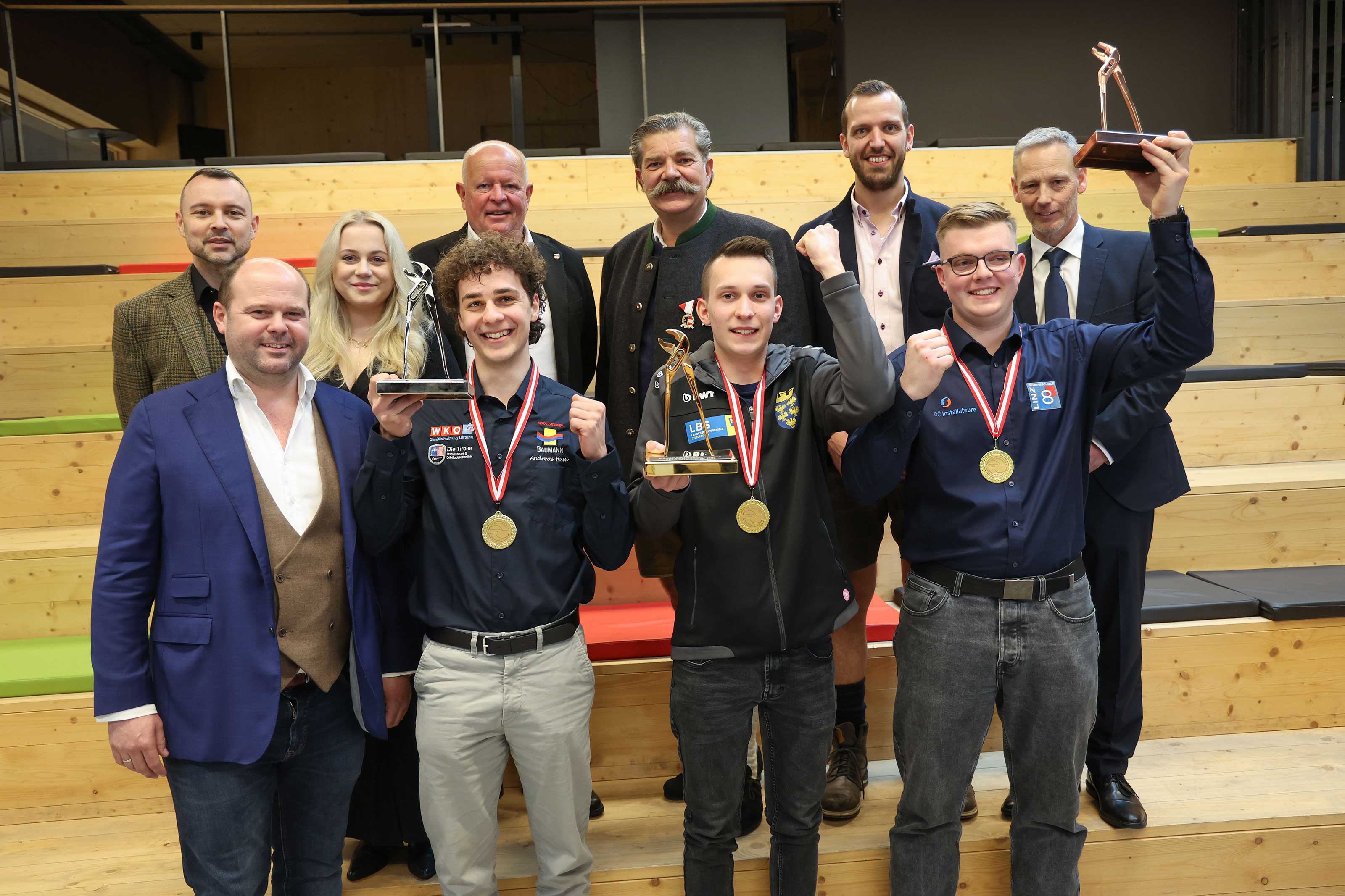 Gruppenfoto der Sieger des Bundeslehrlingswettbewerbs der Installations- und Geb&auml;udetechnik 2024