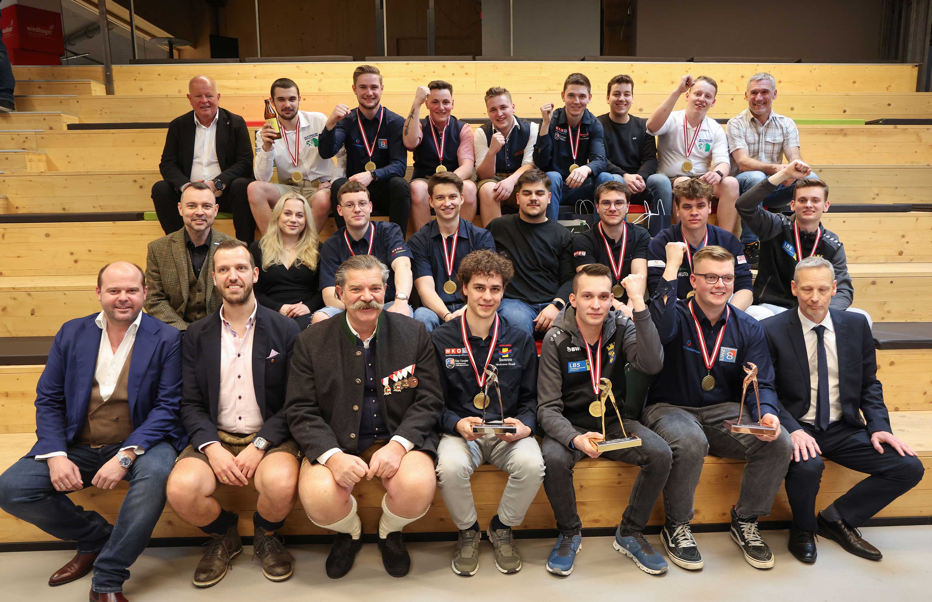 Gruppenbild der Teilnehmer am Bundeslehrlingswettbewerb der Installations- und Geb&auml;udetechnik 2024