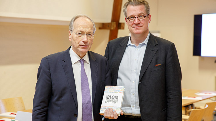 Sitzung zum Buch von Dr. Philipp Blom „Was auf dem Spiel steht“