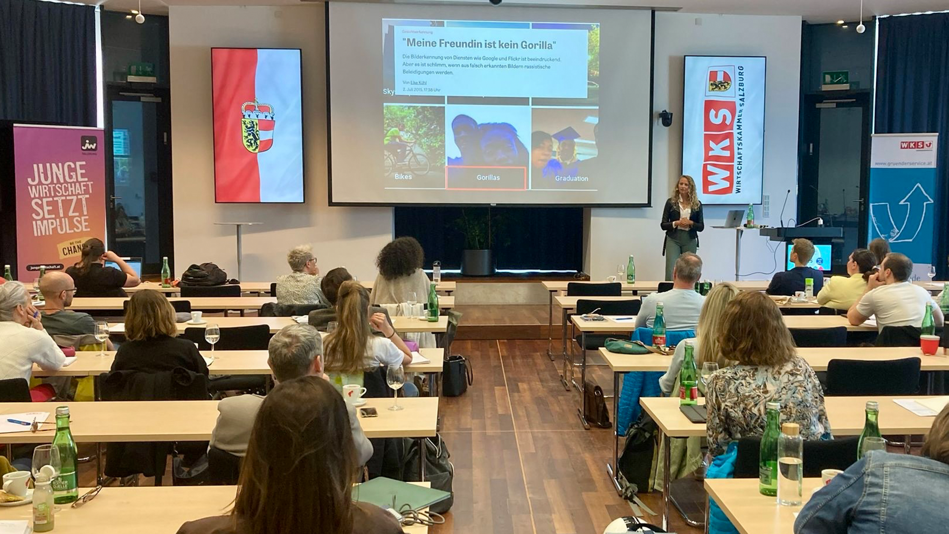 Lisa Höllbacher erklärt die Chancen und Risiken von KI in der Unternehmenswelt.