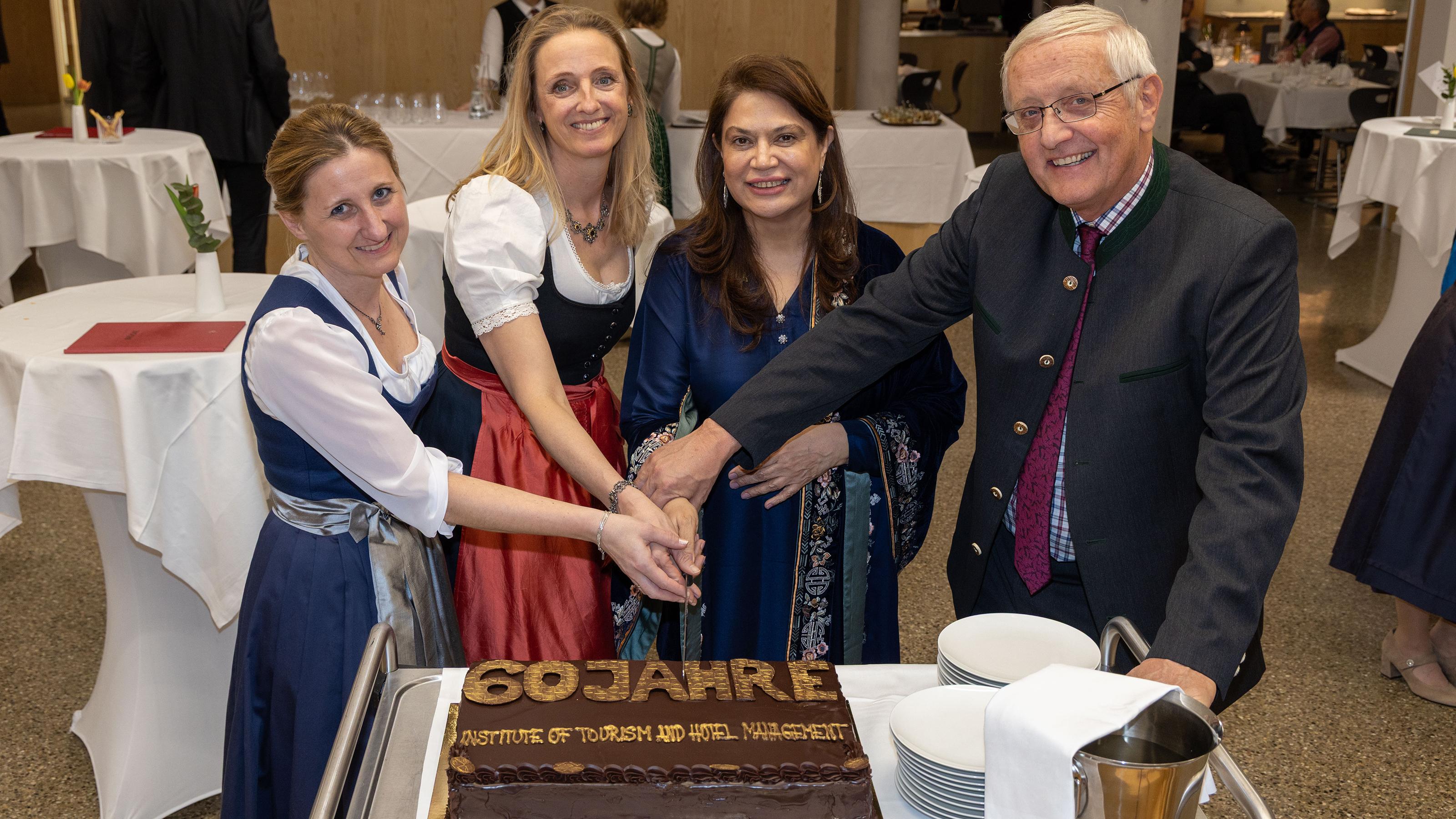 TS Salzburg/Camera Suspicta-Susi Berger