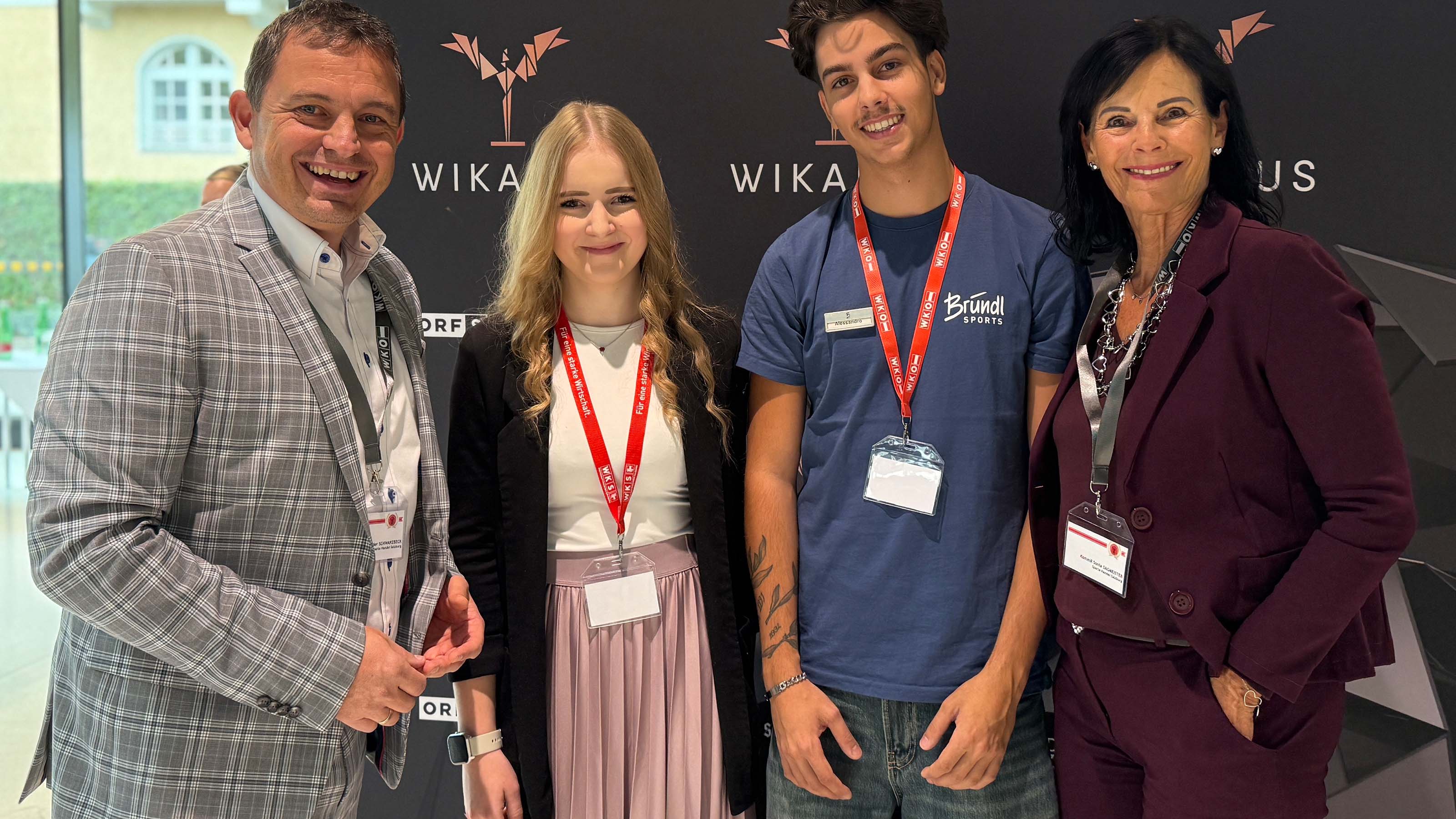 Spartenobmann Alexander Schwarzbeck und seine Stellvertreterin Sonja Sagmeister drückten den Salzburger Finalisten Christina Hörbinger und Alessandro Schön die Daumen.