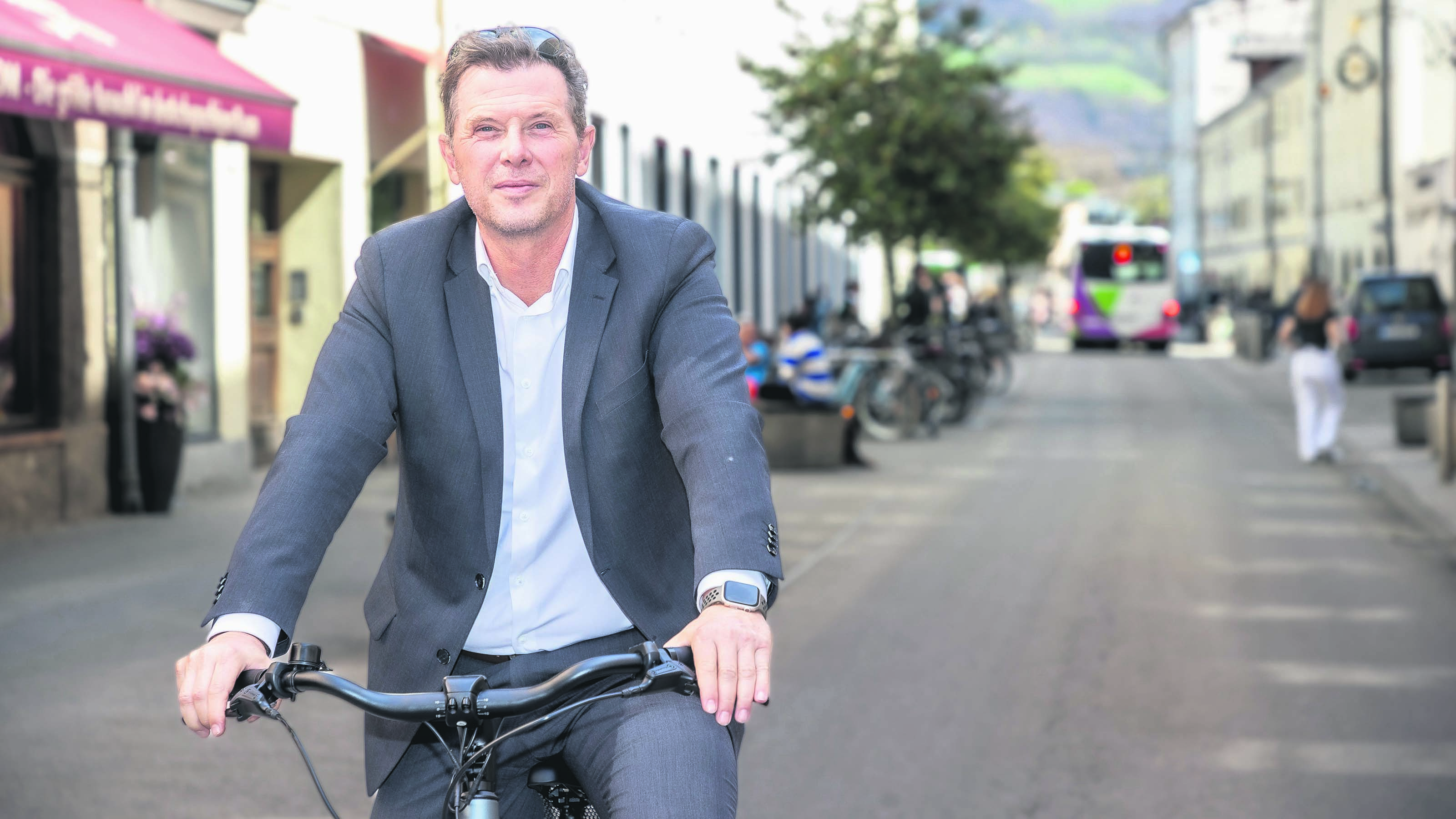 Roland Aigner ist passionierter Radfahrer. Verbote für den Pkw-Verkehr lehnt er aber ab. 