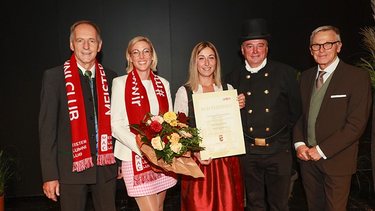 Seit heuer gibt es auch einen Meister Alumni Club (MAC). Rauchfangkehrermeisterin Nina Pletschacher (2. v. l.) ist Landessprecherin des MAC Salzburg.