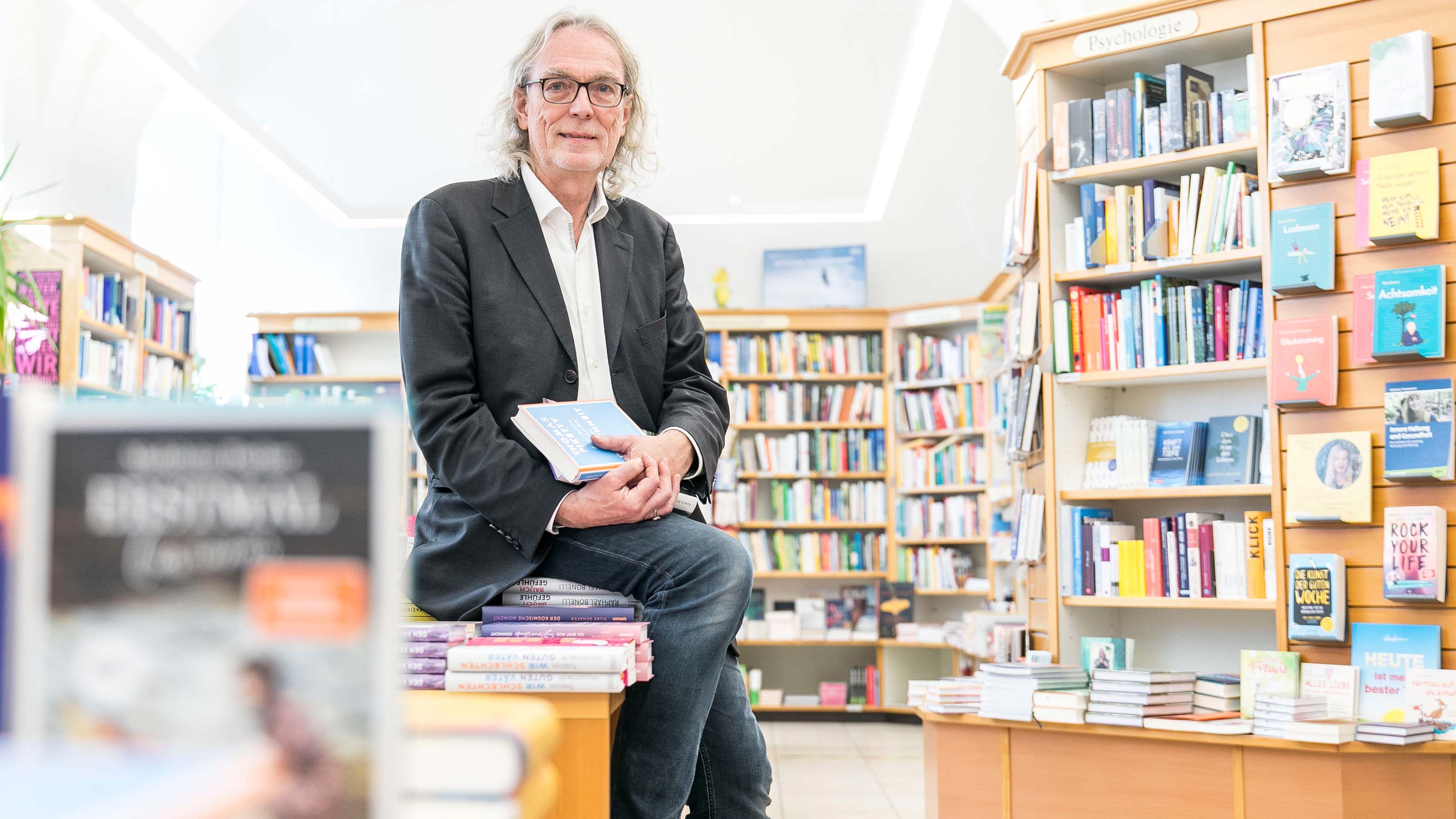 Buchh&auml;ndler Klaus Seufer-Wasserthal hofft, die Vorjahresums&auml;tze &uuml;bertreffen zu k&ouml;nnen.