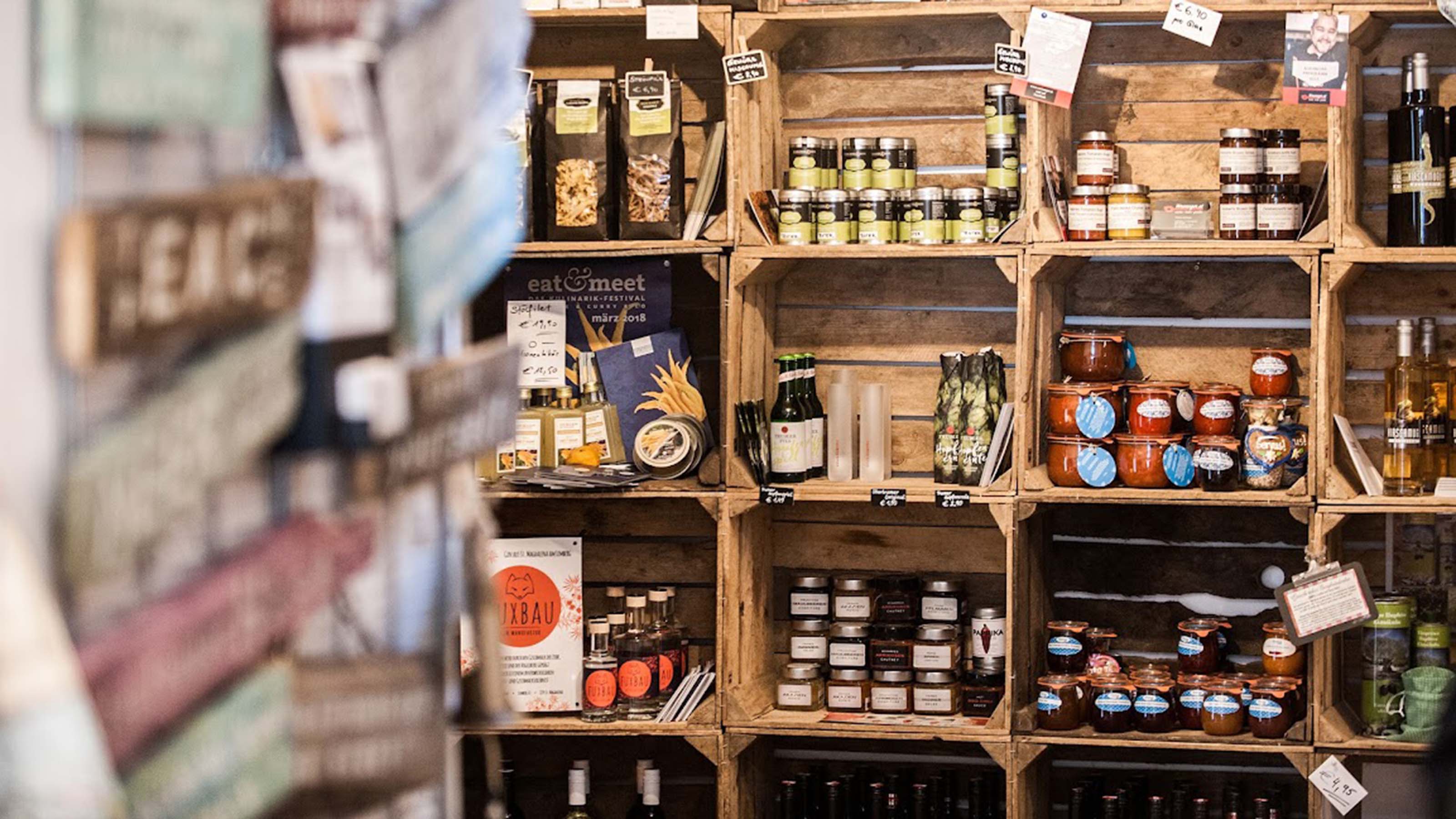 320 Miniregale stehen im 's Fachl in der Salzburger Kaigasse. Fast alle sind vermietet, etwa 65% der angebotenen Produkte kommen aus der Region.  