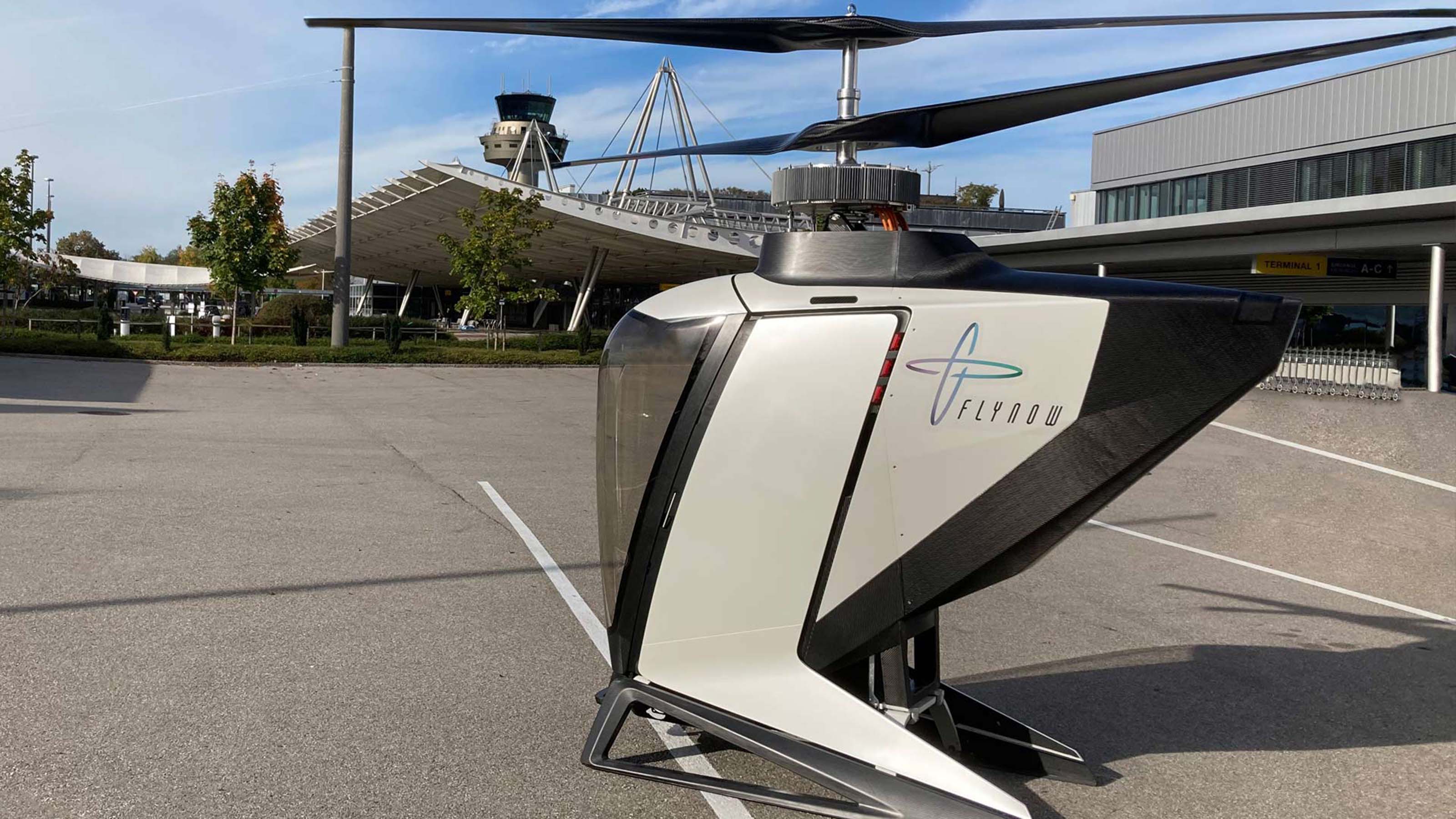 Die ersten Prototypen werden seit zwei Jahren am Flughafen Salzburg getestet. Parallel dazu arbeitet FlyNow bereits an der Serienproduktion.