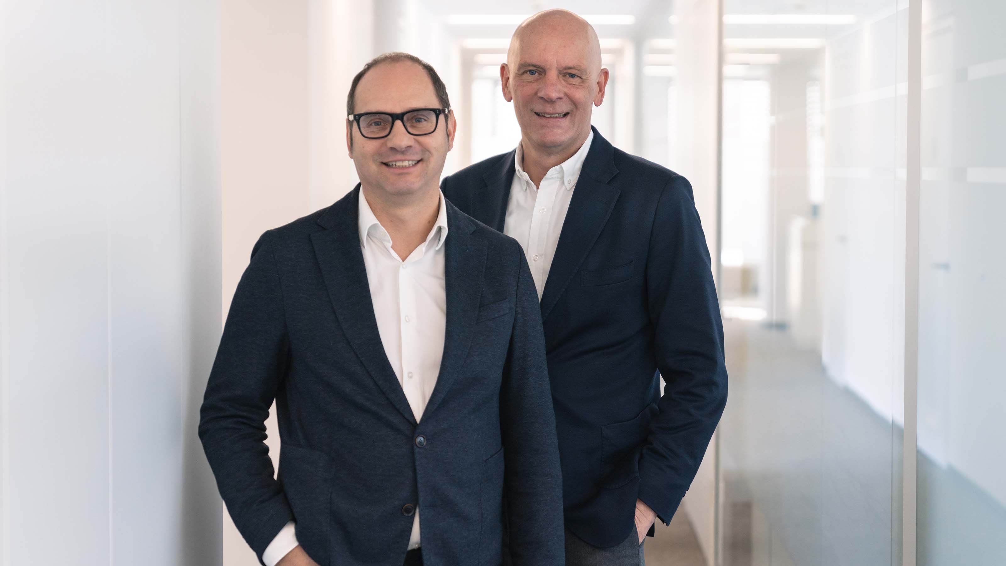 Die Schlotterer-Gesch&auml;ftsf&uuml;hrer Wolfgang Neutatz und Peter Gubisch k&ouml;nnen auf ein erfolgreiches Gesch&auml;ftsjahr 2025 zur&uuml;ckblicken. 