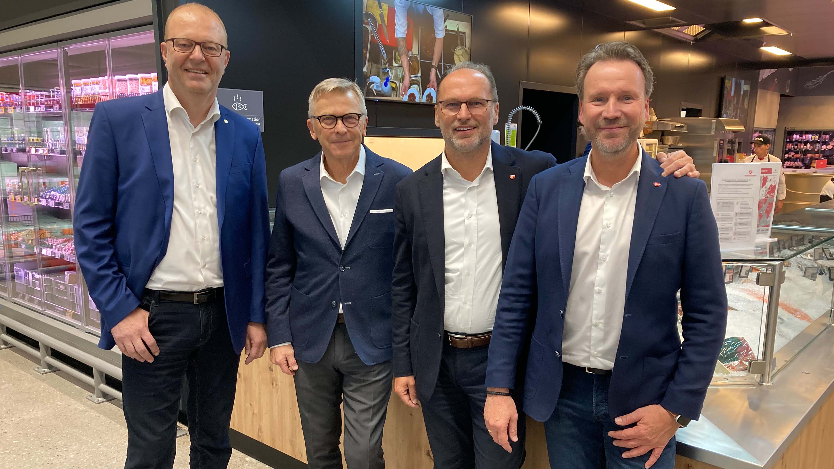 Bei der Eröffnung: Manfred Hayböck und Thomas Panholzer, die Geschäftsführer von Transgourmet Österreich, mit WKS-Präsident Peter Buchmüller sowie Standortleiter Christoph Ellensohn 