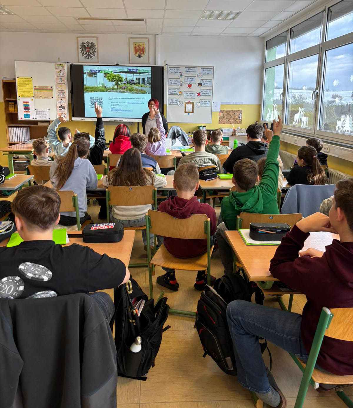 Klassenzimmer mit Sch&uuml;lern