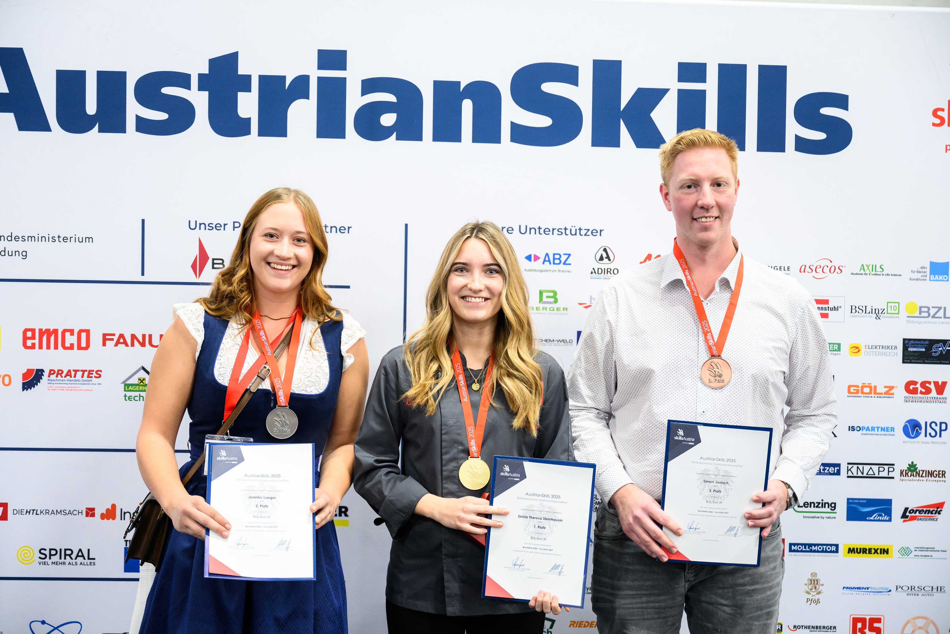 Jennifer Lueger (2. Platz), Greta Theresa Steinhauser (1. Platz), Simon Janisch (3. Platz)
