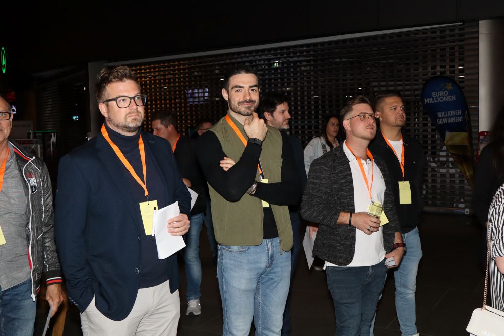 Briefing der Teilnehmer:innen vor Beginn des Events