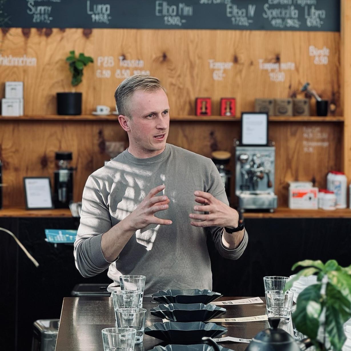 Christoph Klescher von Paul & Bohne beim Kaffee Workshop