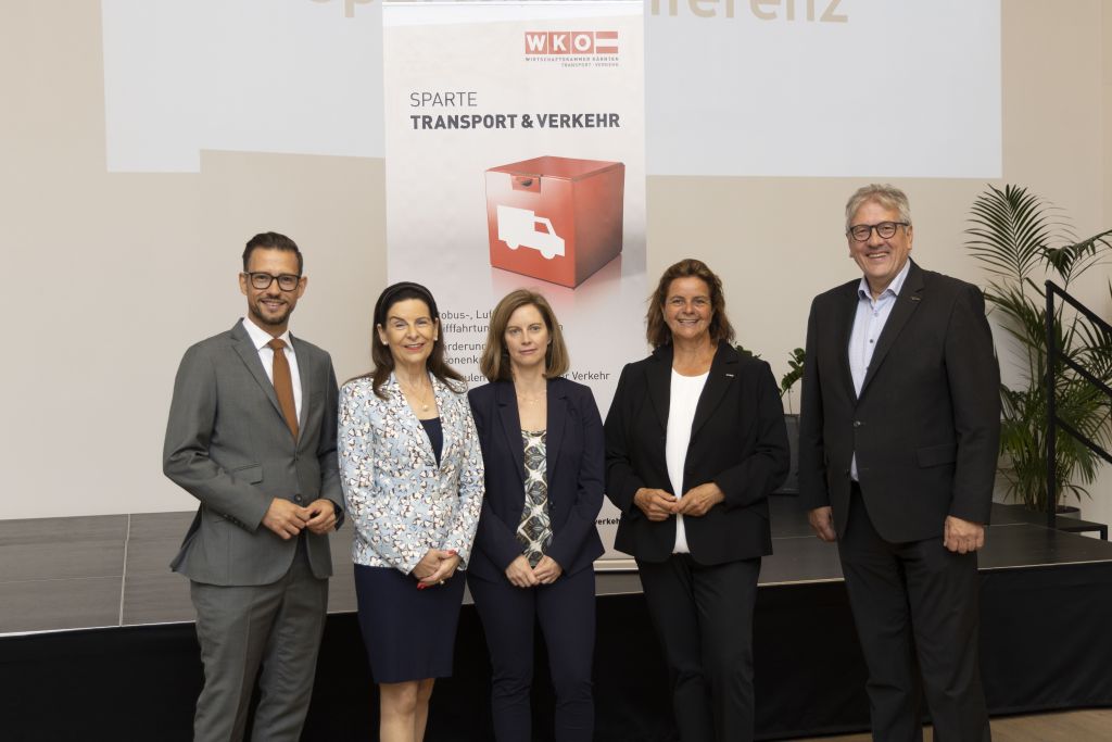 LR Sebastian Schuschnig, Spartenobfrau Sylvia Loibner, Barbara Adametz-Schneller GF der Bundessparte, Spartenobfrau Elisabeth Rothm&uuml;ller-Jannach und Lakeside Park GF Bernhard Lamprecht.