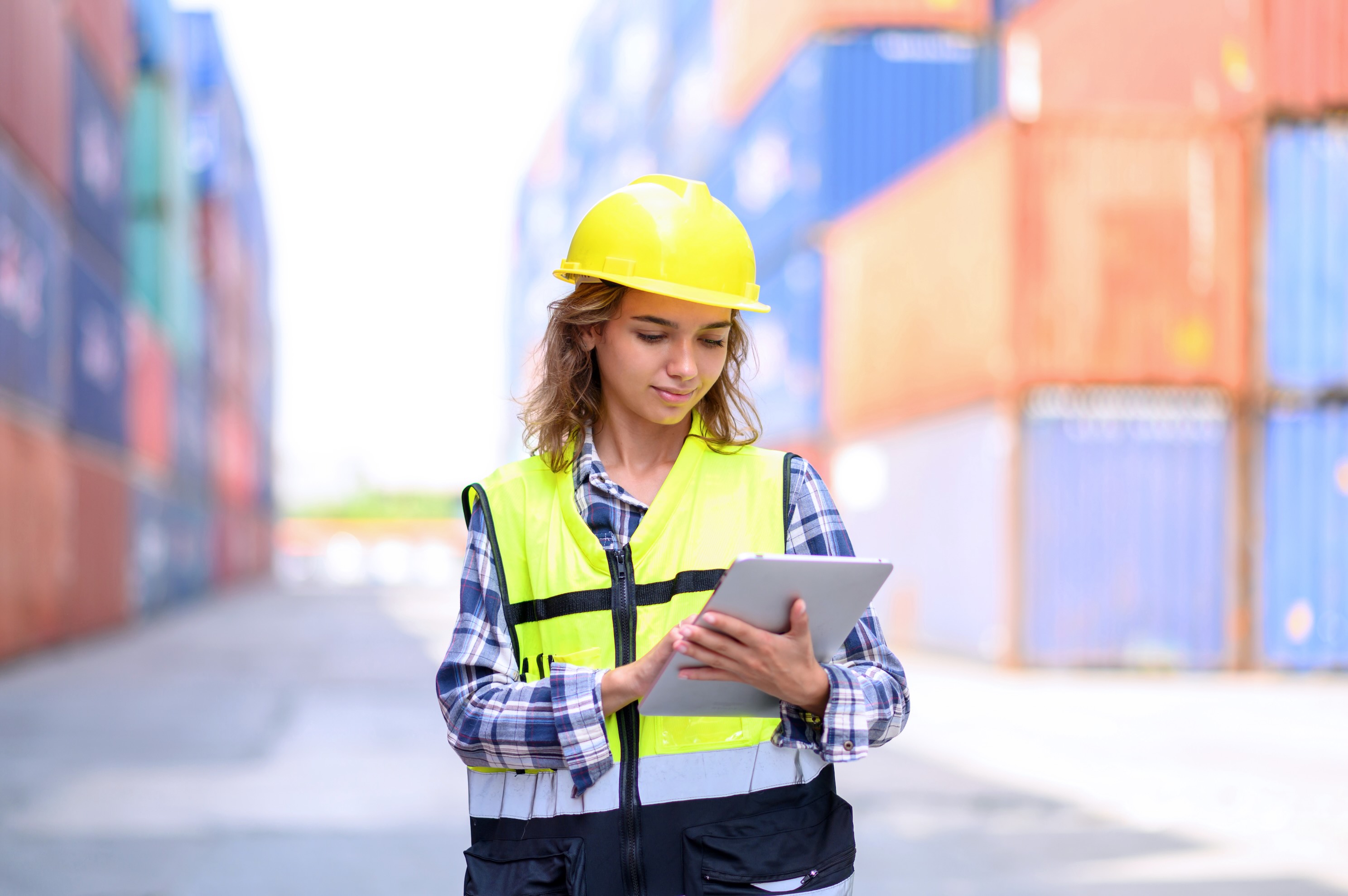 Eine junge Speditionskauffrau