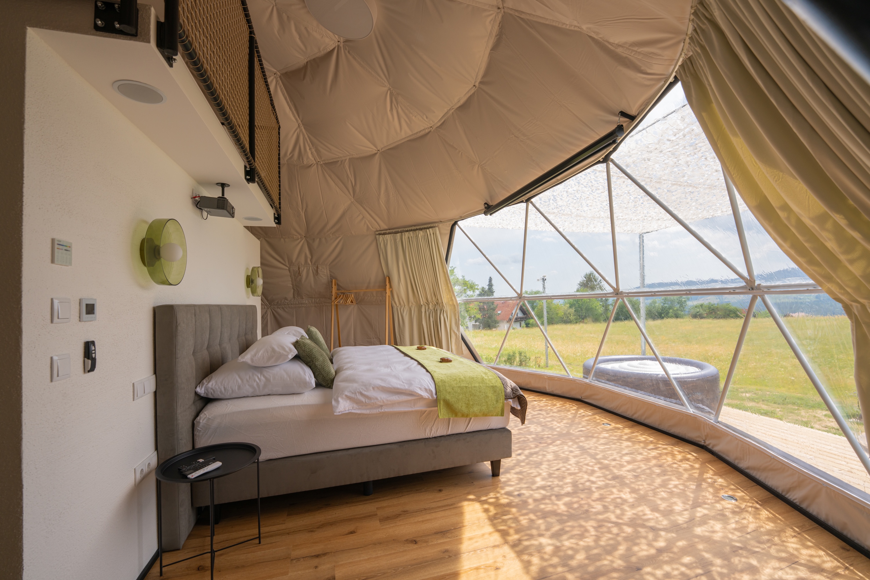 der Glamping Dome