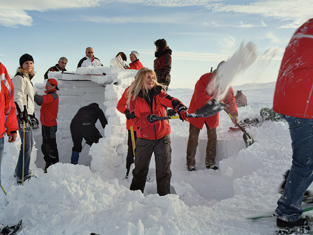 Bei Andreas Maxones wird der Bau von Iglus zum Teambuilding-Event.