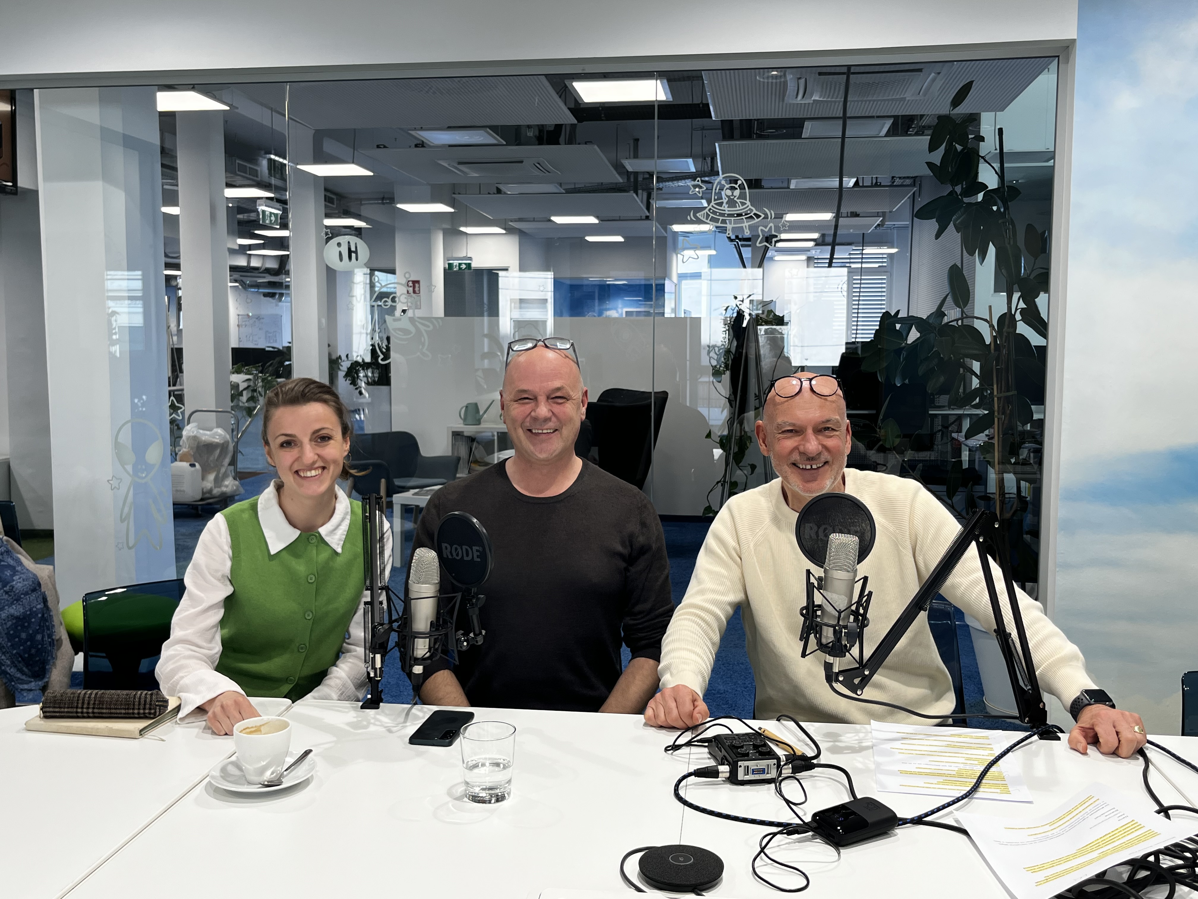 Andrea Jerković, Roland Fink und Peter Siegmund haben miteinander bei Niceshops in Graz besprochen.