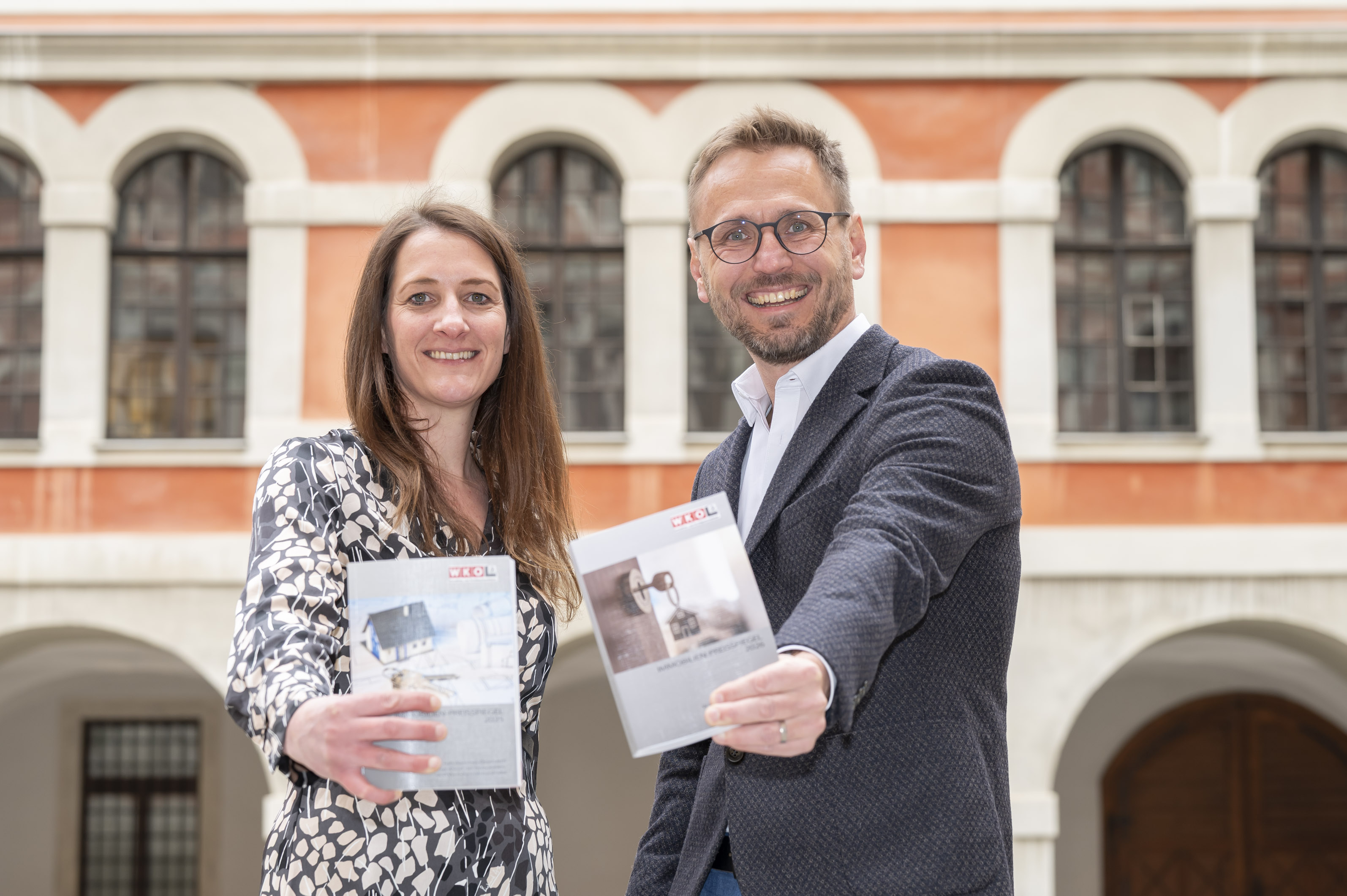 Andreas Kern, Obmann der Fachgruppe Immobilien- und Verm&ouml;genstreuh&auml;nder in der WKO Steiermark, und Obmann-Stellvertreterin Katharina Waidacher (v.r.)