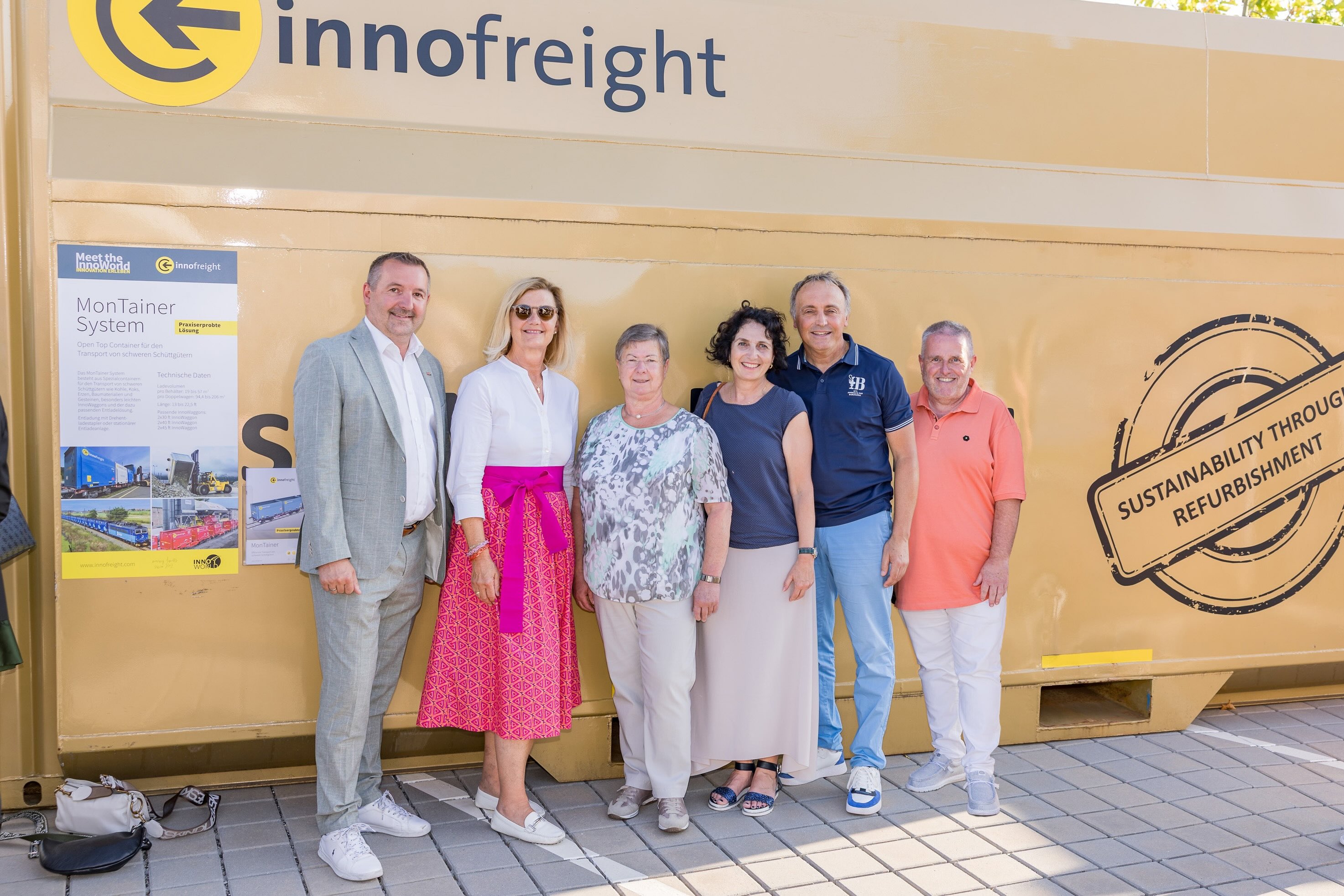 Innofreight-Geschäftsführer Peter Wanek-Pusset (oben, 2. v. r.) mit WK-Regionalstellenobmann Thomas Marichhofer (l.) 