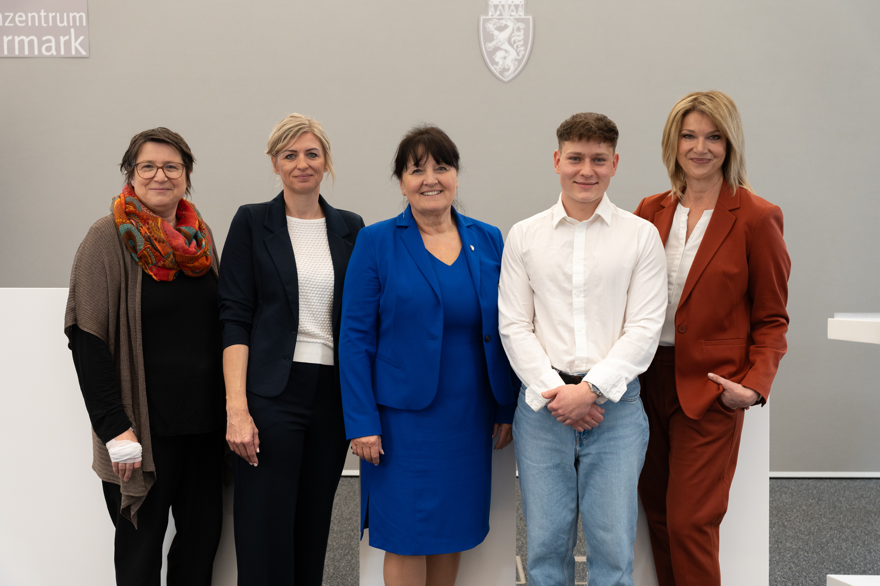 Landeshauptmann-Stv. Manuela Khom pr&auml;sentierte mit Michaela Marterer (STVG), Margret N&ouml;&szlig;ler (AMS Steiermark), Valentin Strohmaier (LUV-Kindergarten) und Alexandra H&ouml;rmann (AK) die Initiative Girls`und Boys` Day 2026.