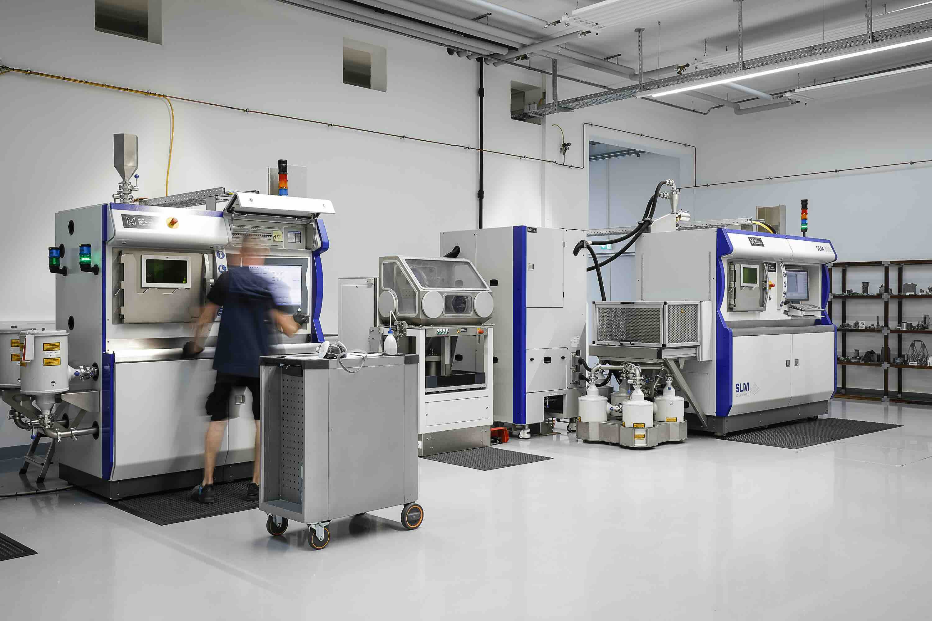 M&H-Geschäftsführer Patrick Herzig freut sich über die Produktion der Flügelspitze.