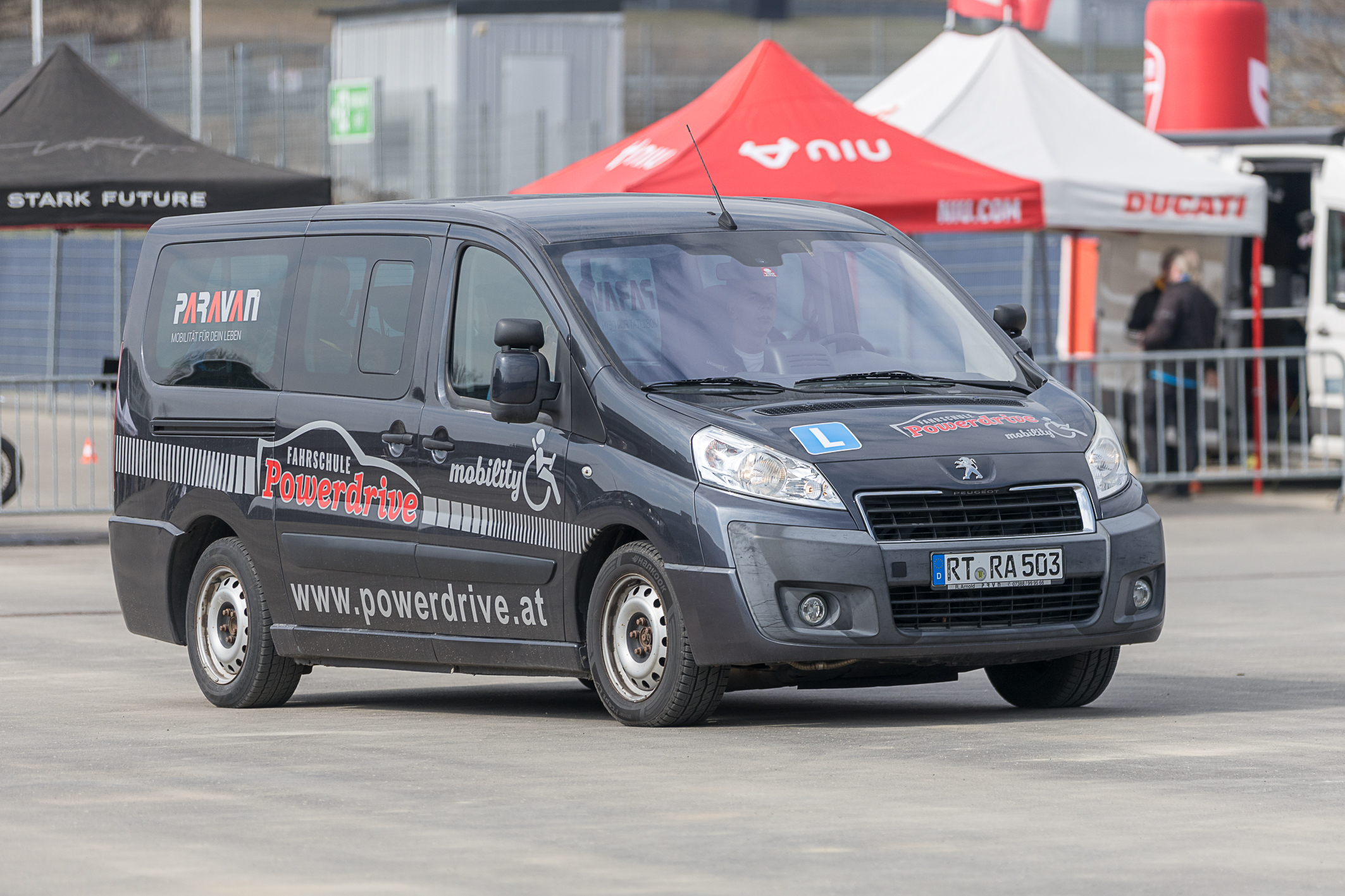 Das umgebaute Fahrzeug von Paravan