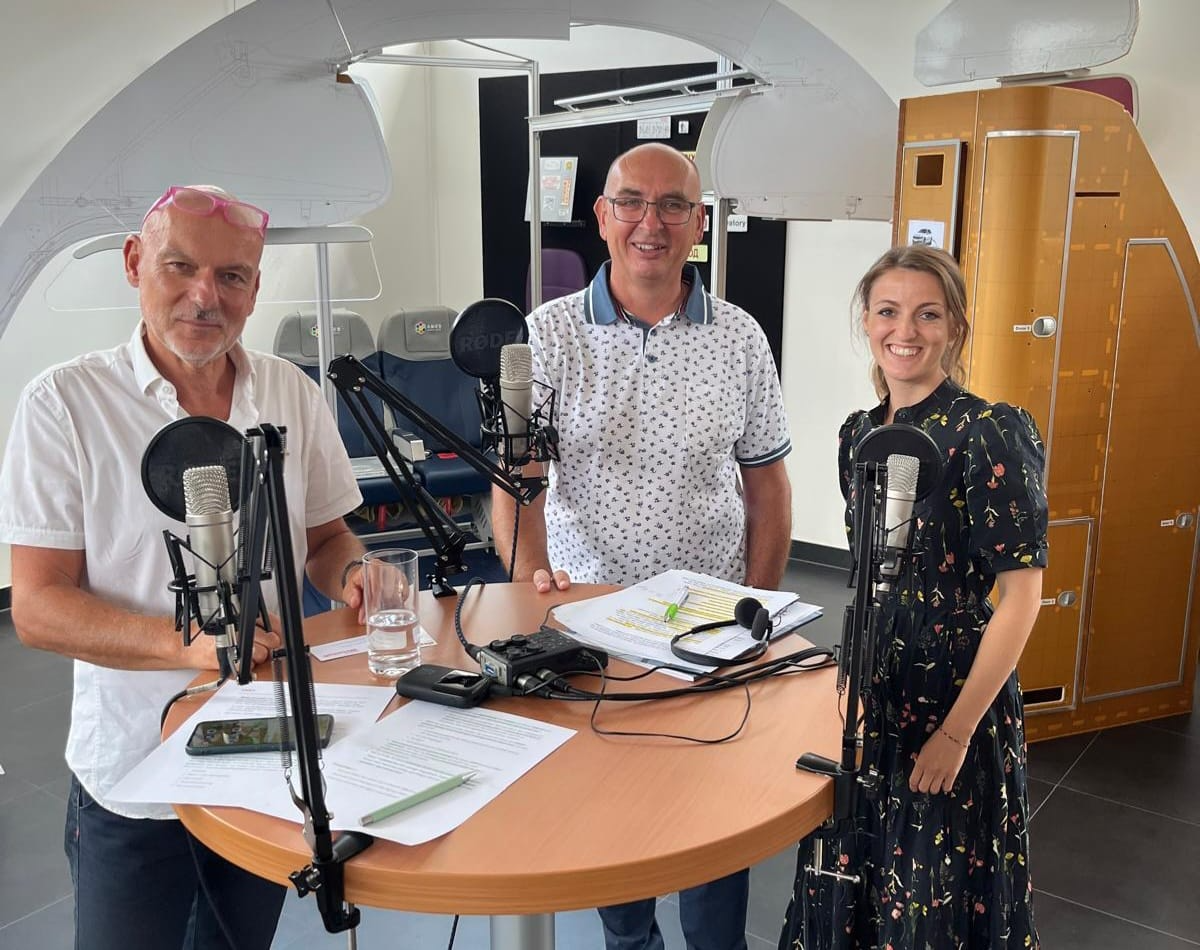 Peter Siegmund, Walter Starzacher und Andrea Jerković im Ausstellungsraum von Ames.