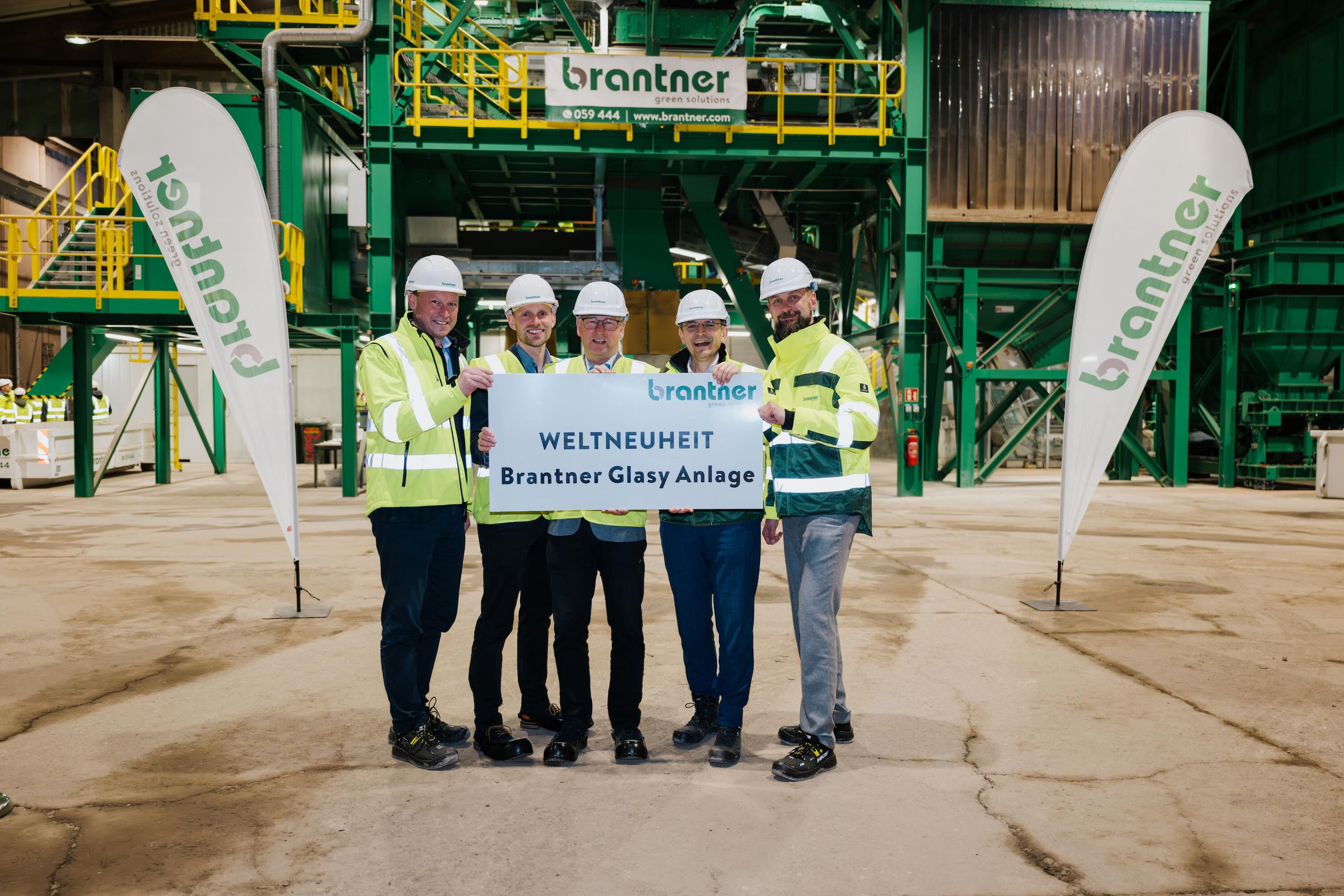 Brantner und Stoelze, stolz auf die neue Recycling-Anlage &bdquo;Glasy&ldquo;