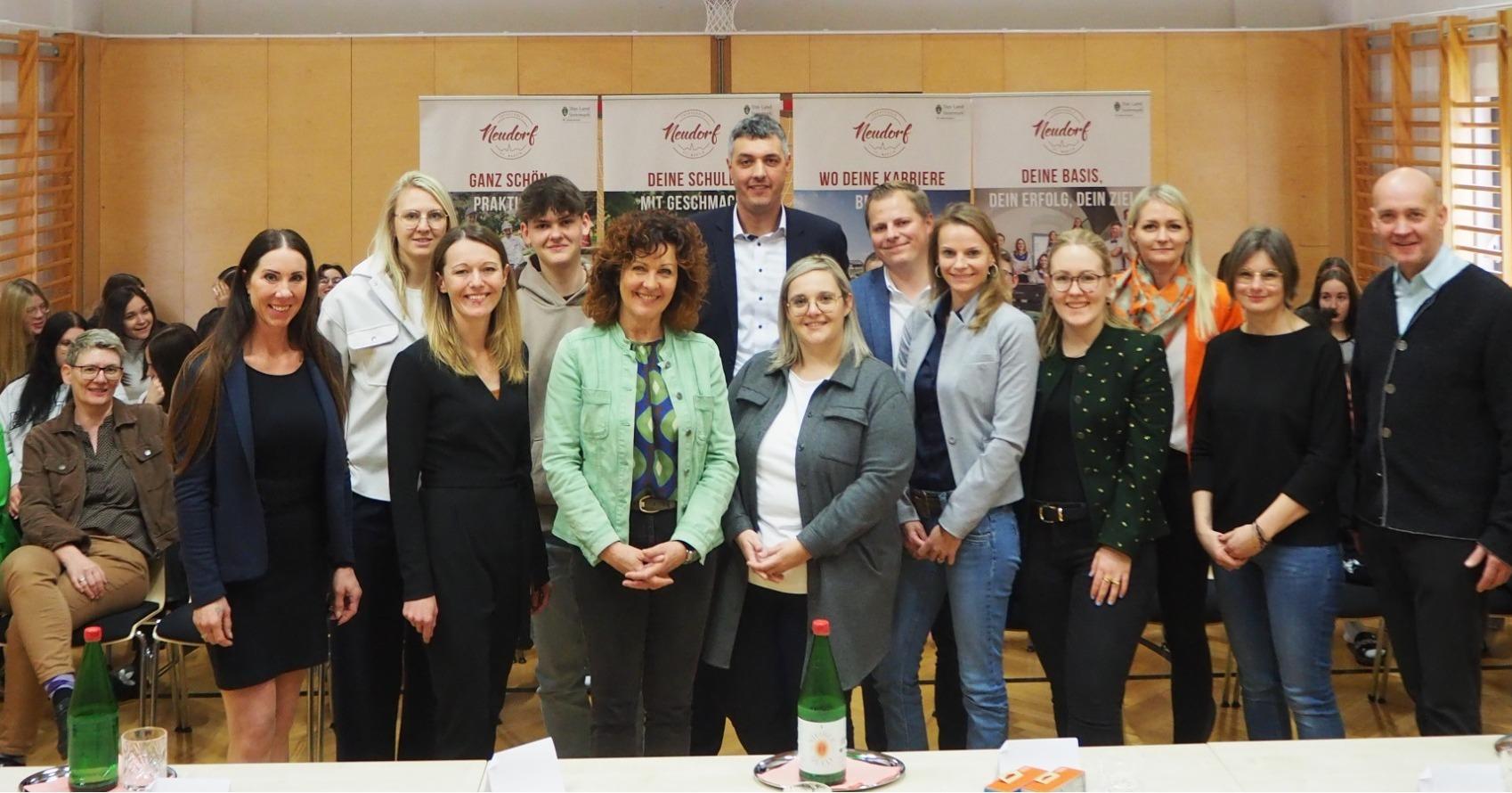 Podiumsdiskussion an der FS Neudorf für die weitere Berufsorientierung