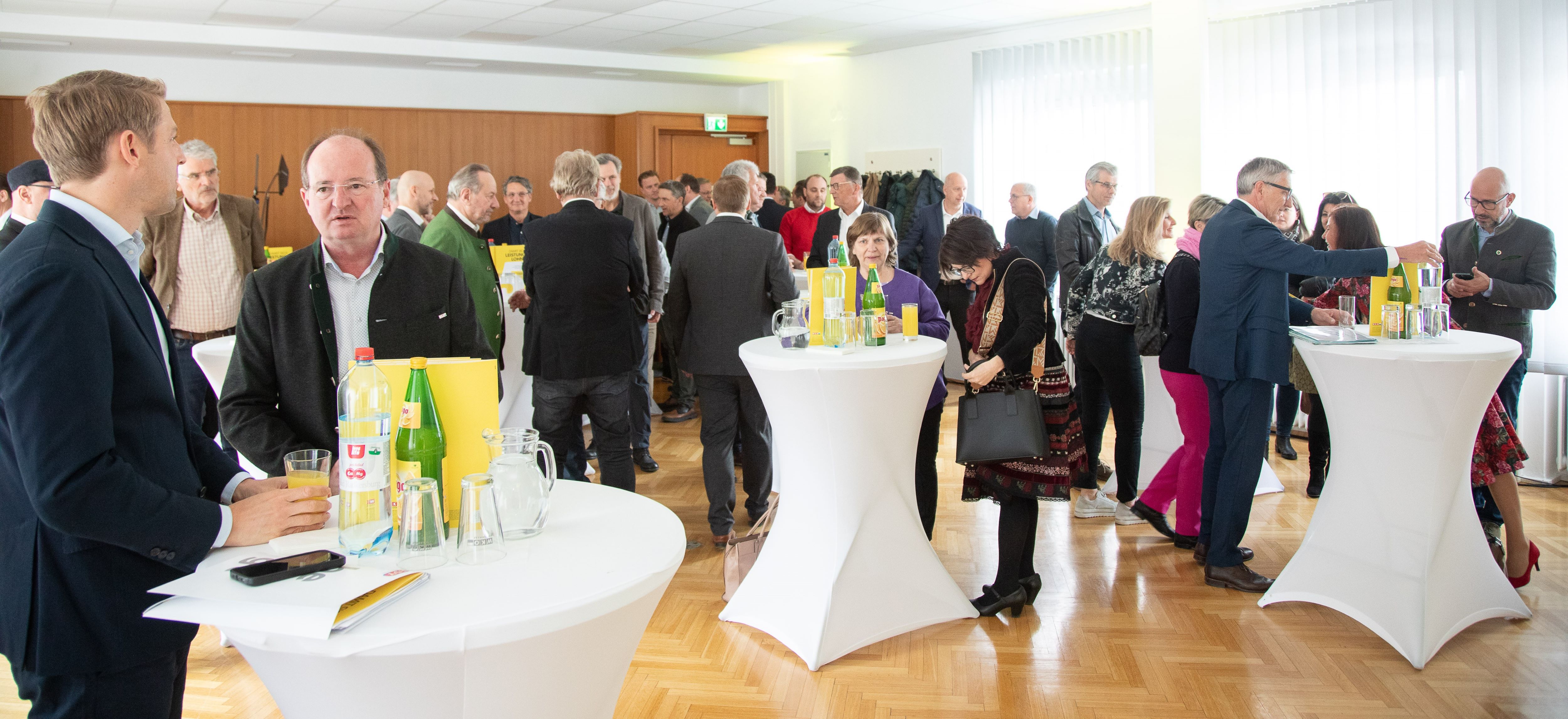 Unternehmer während der Diskussion