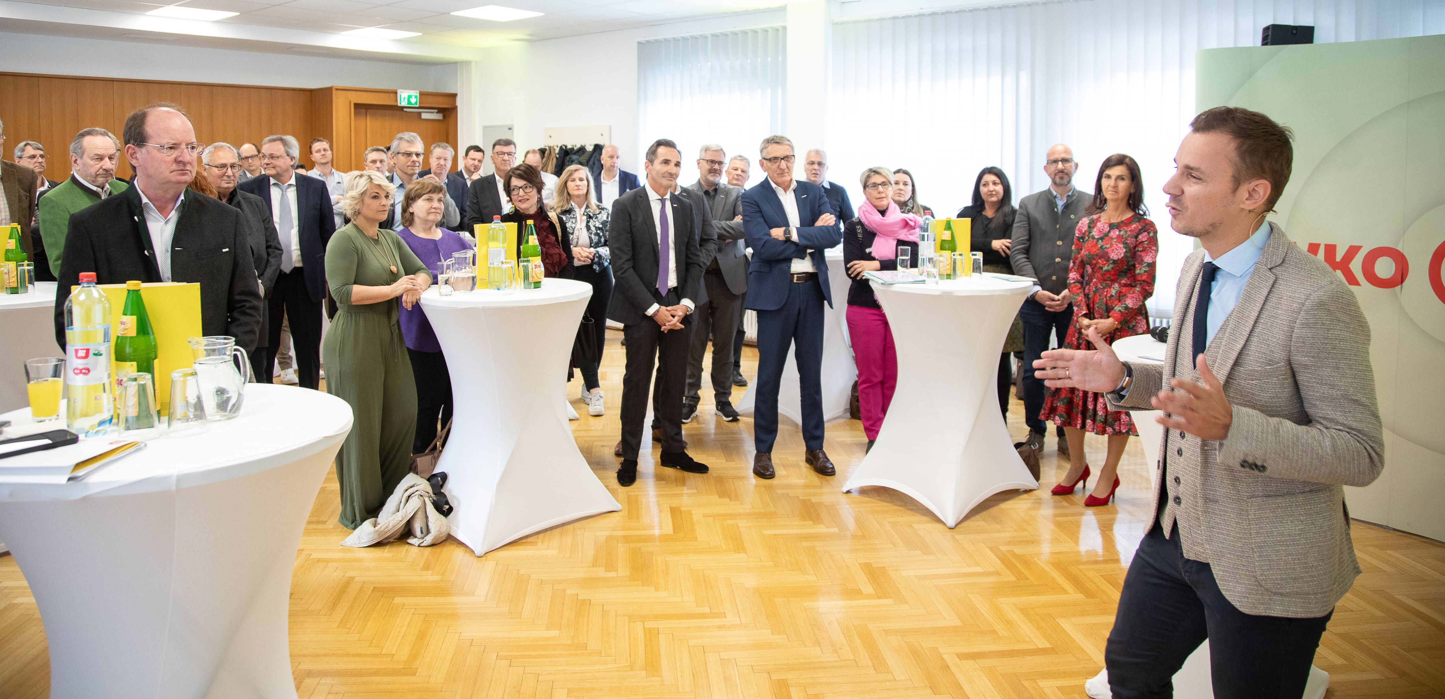 Moderator beim Vortrag