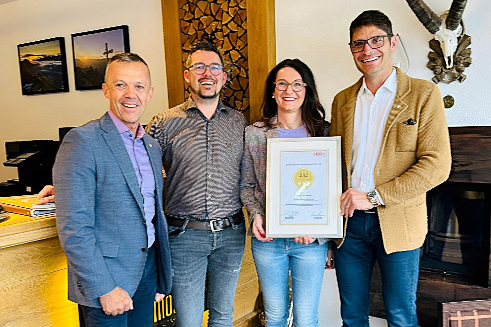 v.l. Otmar Ladner Harald und Marylou Niedermeier und Michael Gitterle im Alpinhotel Monte