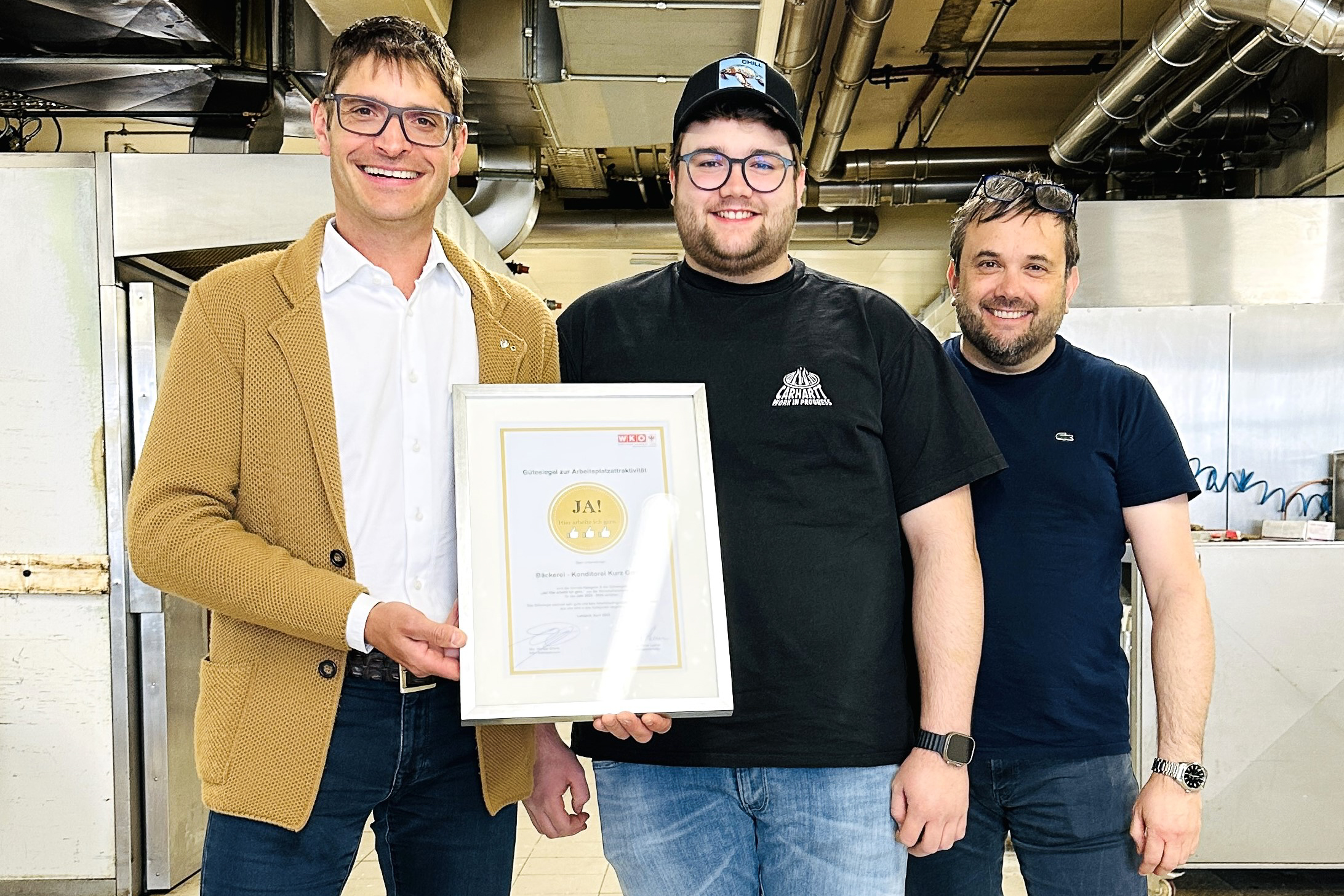 v.l. Michael Gitterle, Julian und Hannes Kurz in der Bäckerei Kurz