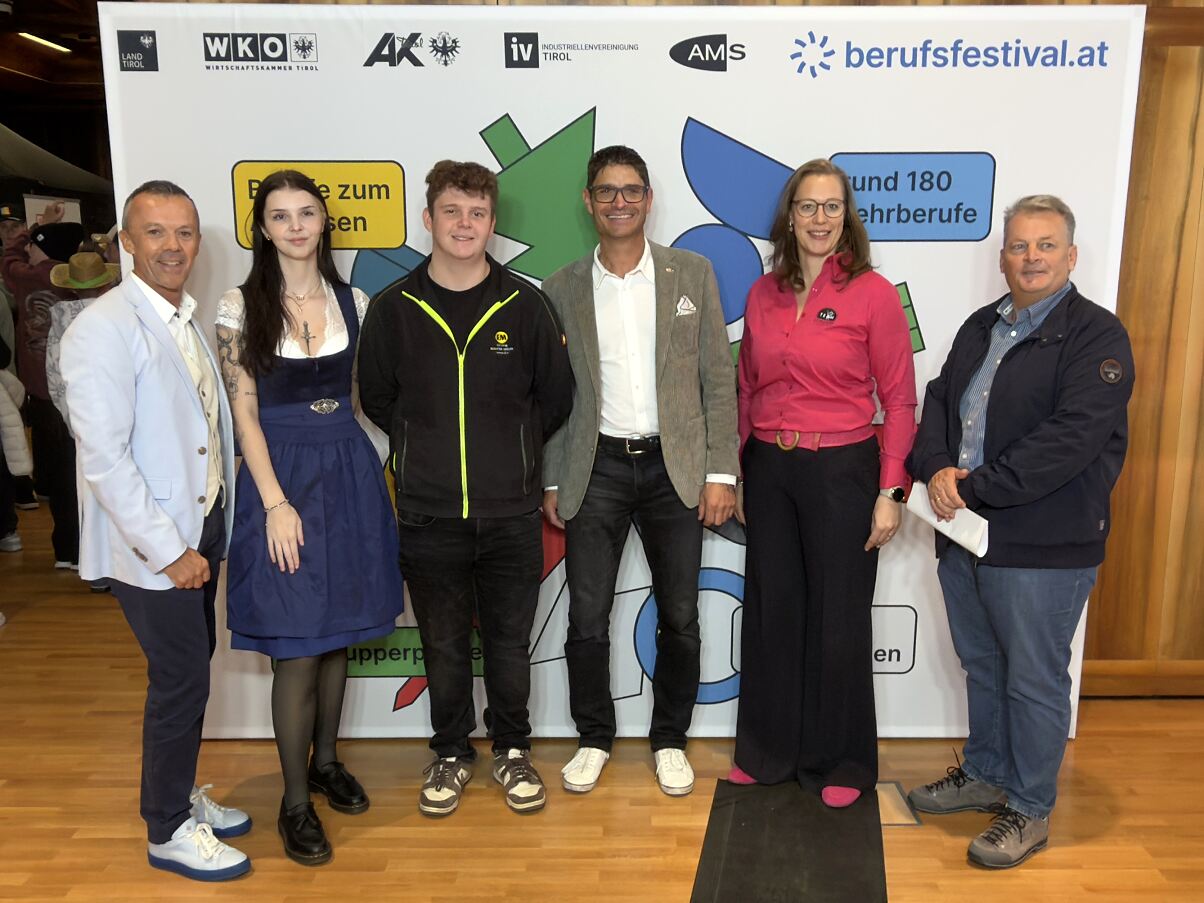 Zeigten sich vom Berufsfestival in der WK-Landeck begeistert: Bezirksstellenleiter Otmar Ladner, Lea Weiss, Marco Zangerl, WK-Bezirkobmann Michael Gitterle, Nicole Heymich und Markus Müller (v.l).