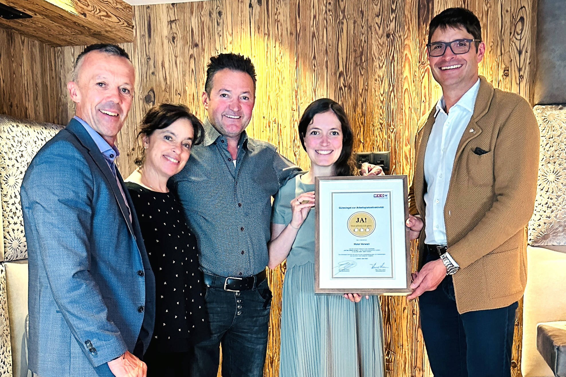 v.l. Otmar Ladner, Sonja und Helmut Pfeifer, Ramona Albertini im Hotel Verwall