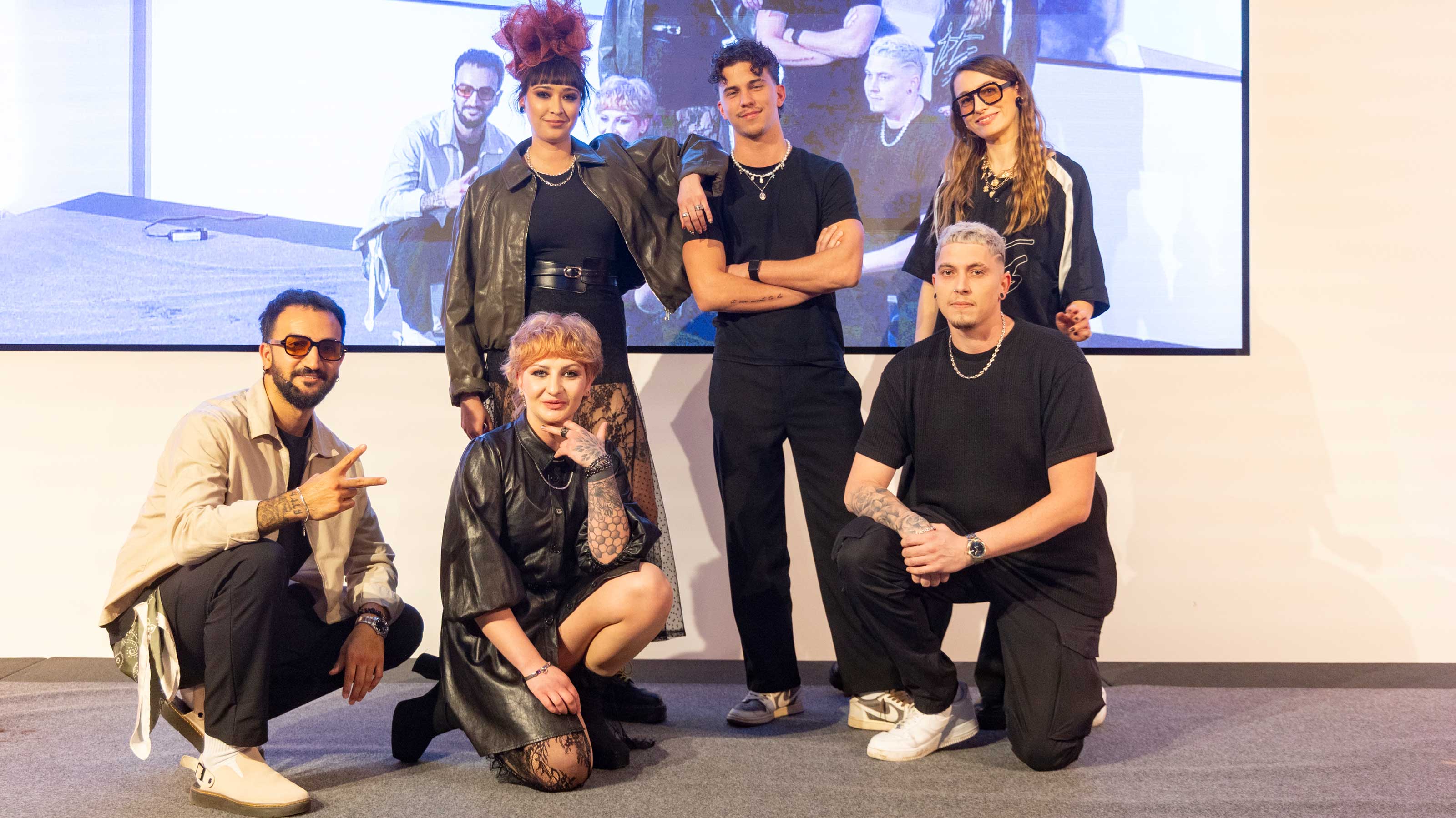 Gruppenbild der Modelle und Stylisten der 2. Trend-Show f&uuml;r Lehrlinge
