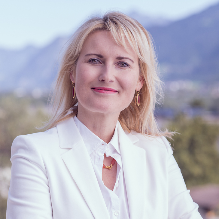 Portr&auml;tfoto Birgit Oberhollenzer-Praschberger