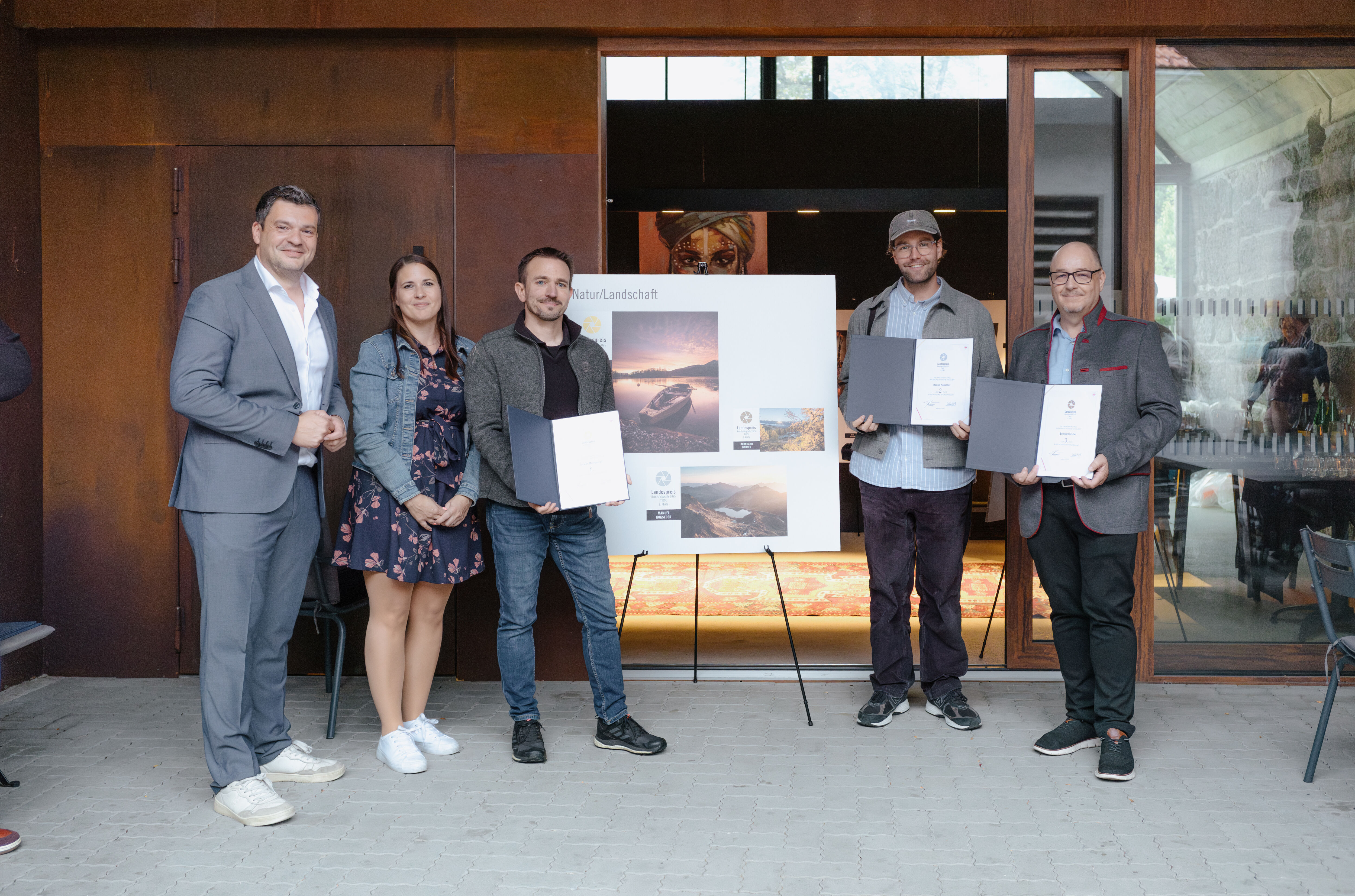 Verleihung in der Kategorie „Natur/Landschaft“: Landesinnungsmeister Klaus Maislinger, Geschäftsführerin Eva Schlögl, Torsten Mühlbacher, Manuel Kokseder, Bernhard Gruber (v.l.)