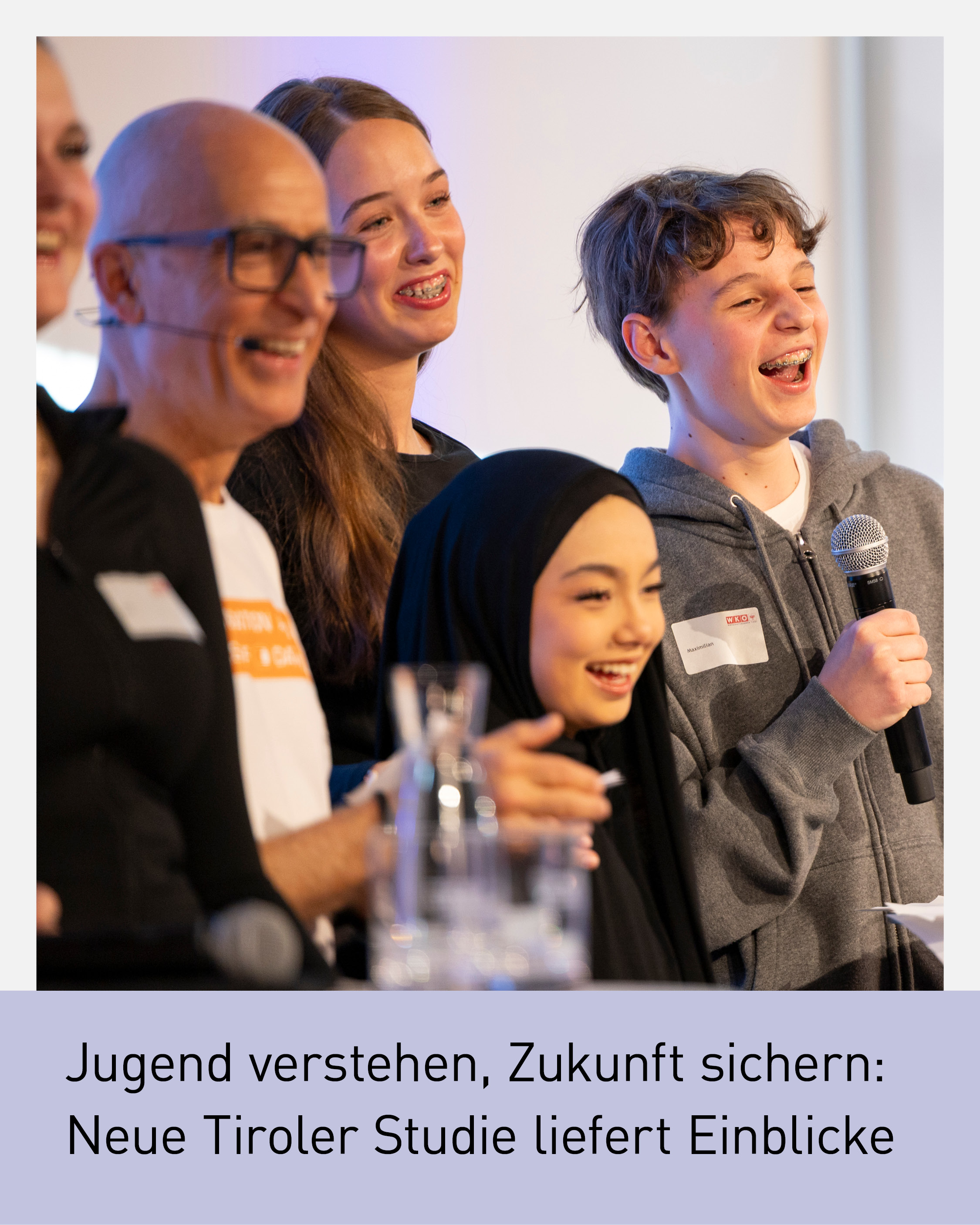 Jugendliche pr&auml;sentieren Ergebnisse bei Veranstaltung der Wirtschaftskammer Tirol zur Tiroler Jugendstudie mit Fokus auf Ausbildung, Karriere, Fachkr&auml;fte und Zukunftsperspektiven junger Menschen
