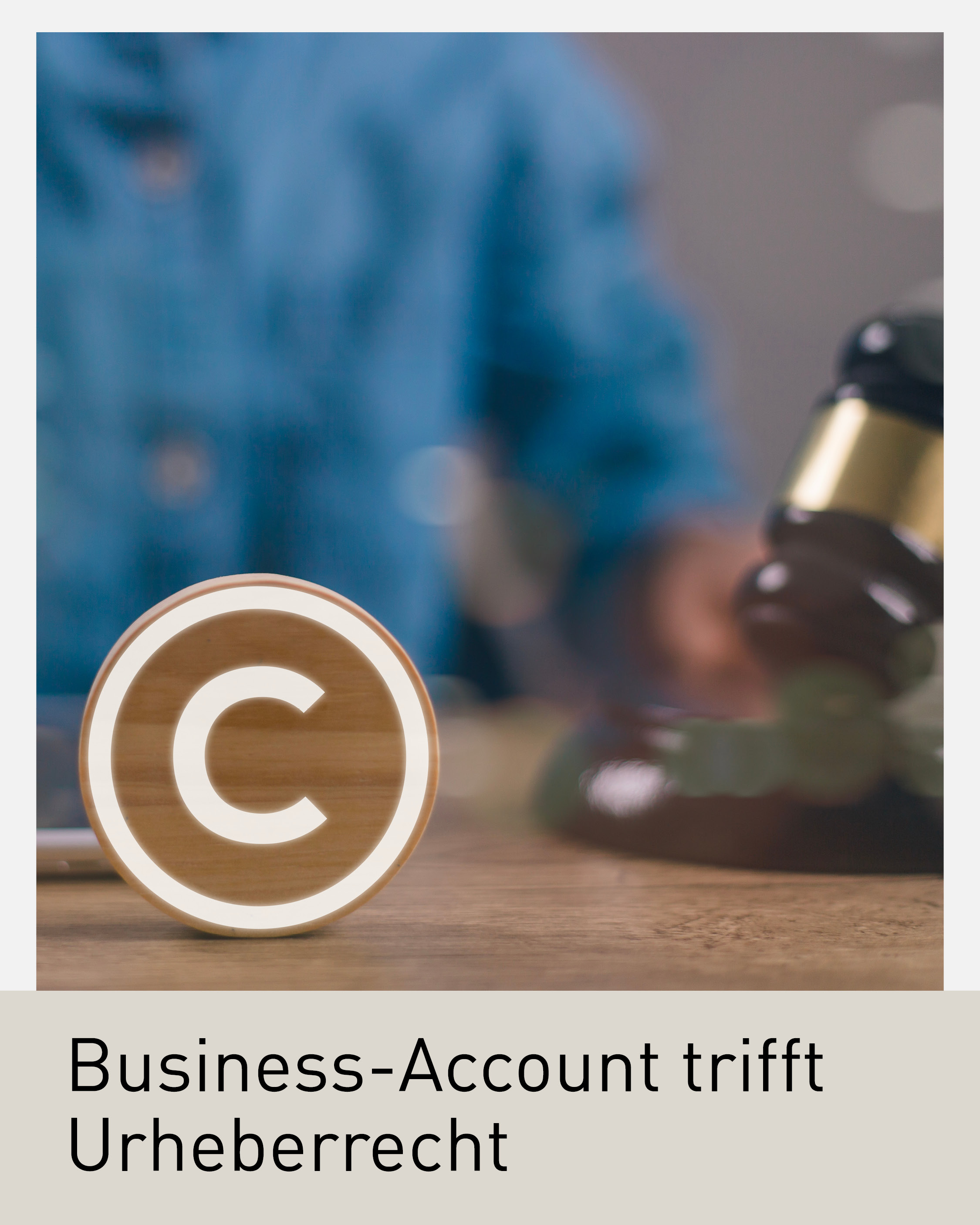 Grafik zum Urheberrecht bei Musik auf Social Media mit Copyright-Symbol und Richterhammer. Das Sujet „Business-Account trifft Urheberrecht“ warnt Unternehmen vor Abmahnungen durch unlizenzierte Musik in Social-Media-Videos.