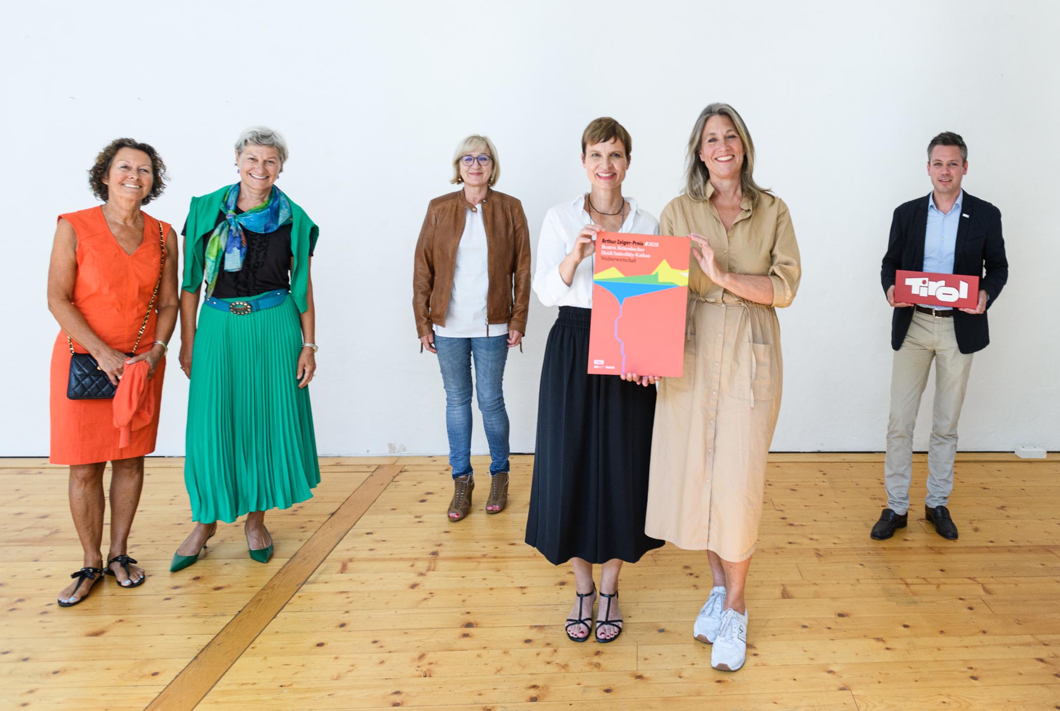 F&uuml;r ihr gesellschaftliches Engagement und die professionelle Arbeitsweise hat Weiberwirtschaft bereits mehrfach Preise erhalten, darunter den Arthur-Zelger-Preis 2020.