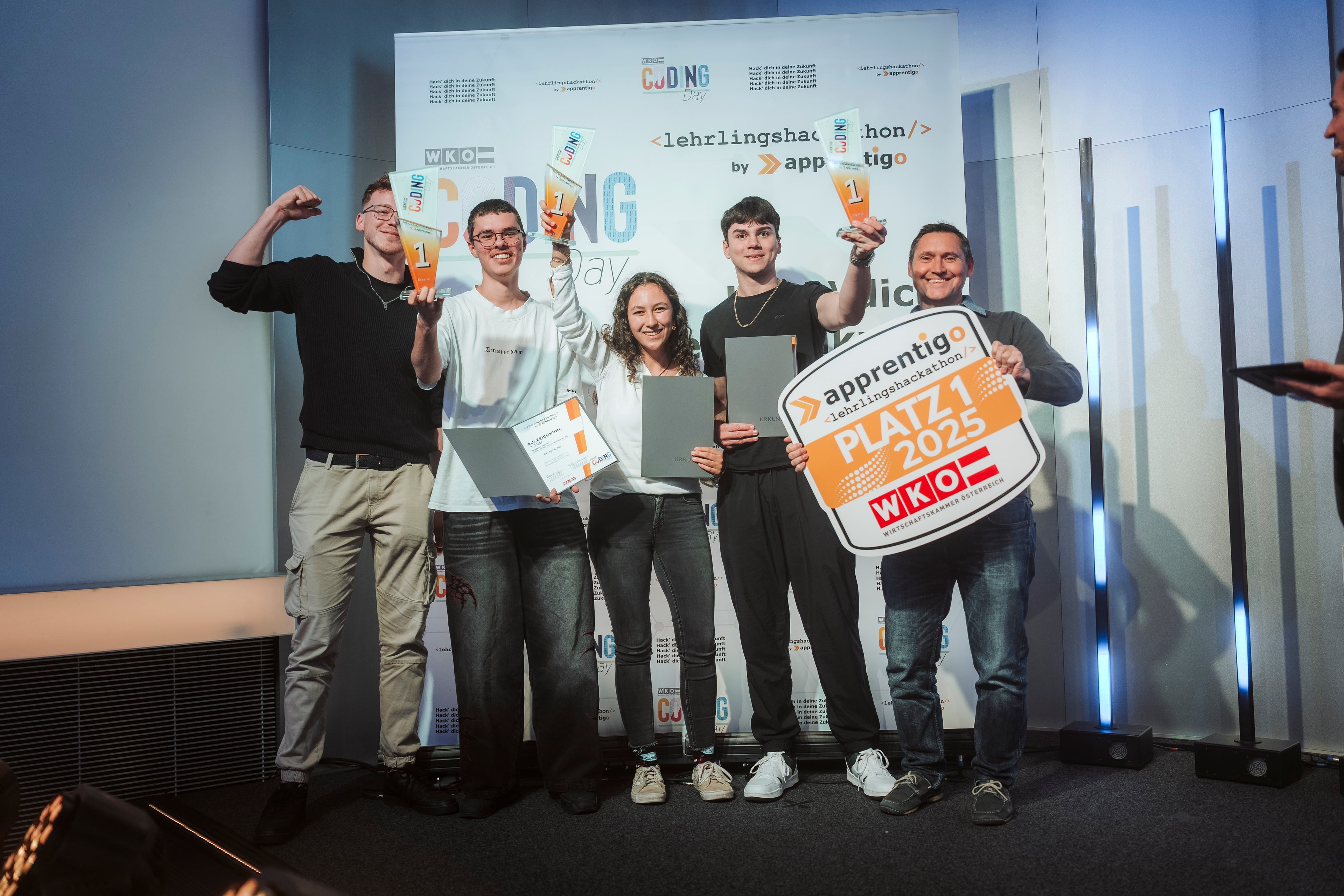 Kategorie Experts: 1. Platz geht an das Team TIWAG mit ihrem TechTracker.