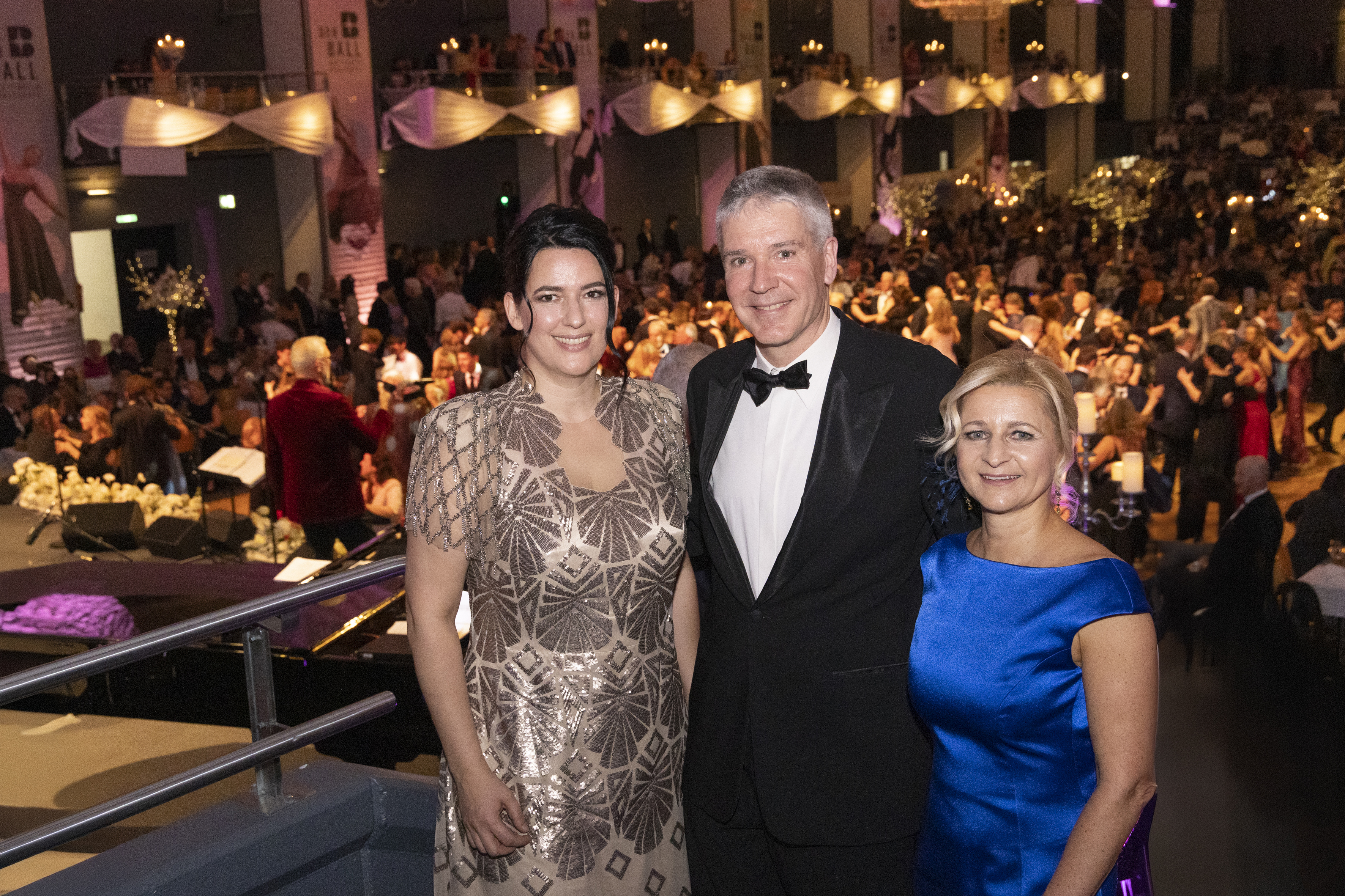 Freuten sich &uuml;ber die zahlreichen G&auml;ste, die auch heuer wieder den Ball der Tiroler Wirtschaft zu einem glanzvollen Ereignis werden lie&szlig;en: Pr&auml;sidentin Barbara Thaler, Vizepr&auml;sident Markus Dax und Direktorin Evelyn Geiger-Anker (v.l.).