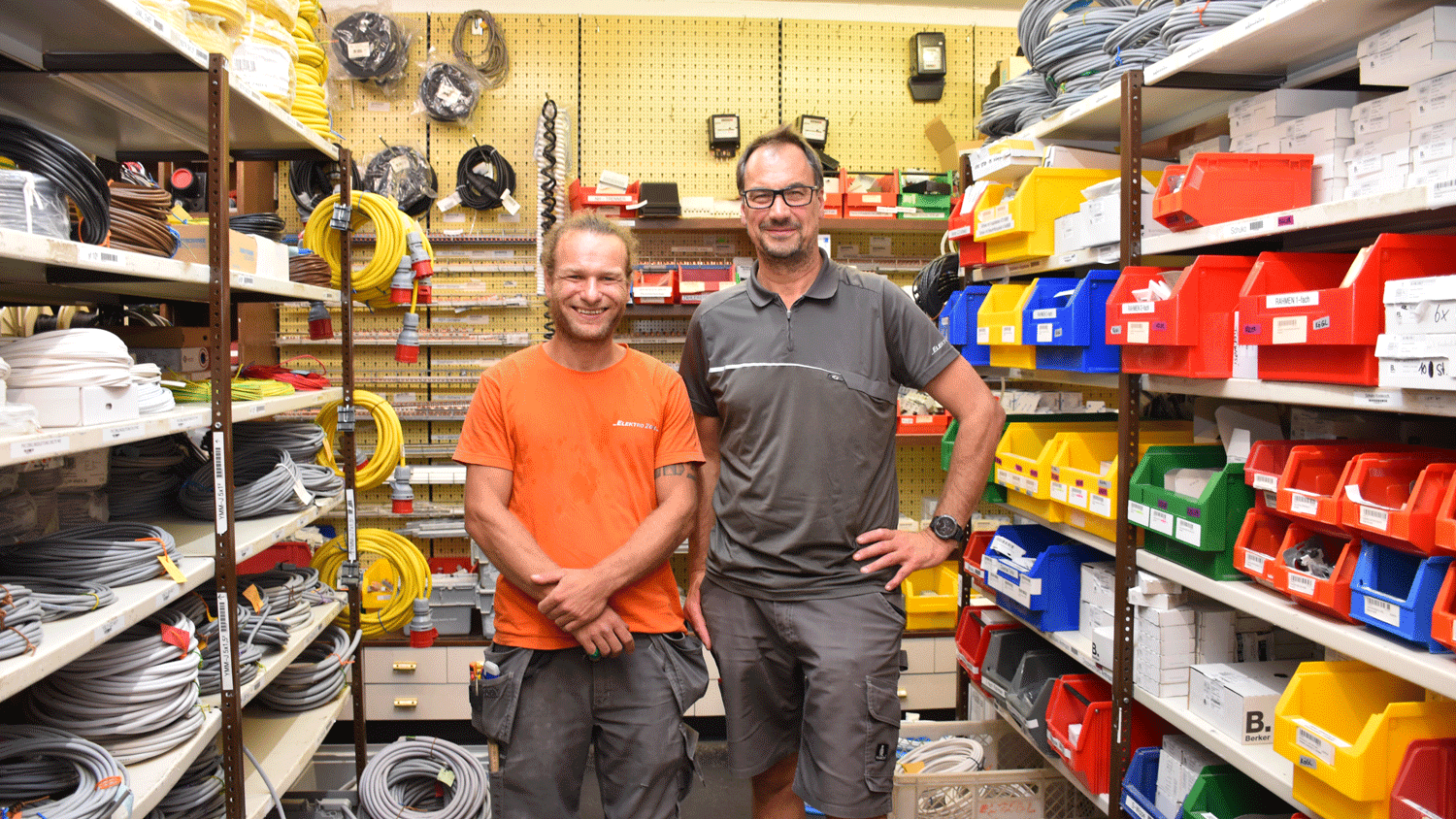 Für Geschäftsführer Andreas Zobl (r.) war Patrik Schwaiger vom ersten Tag an ein vollwertiger Mitarbeiter und konnte überall gleich mitarbeiten. 