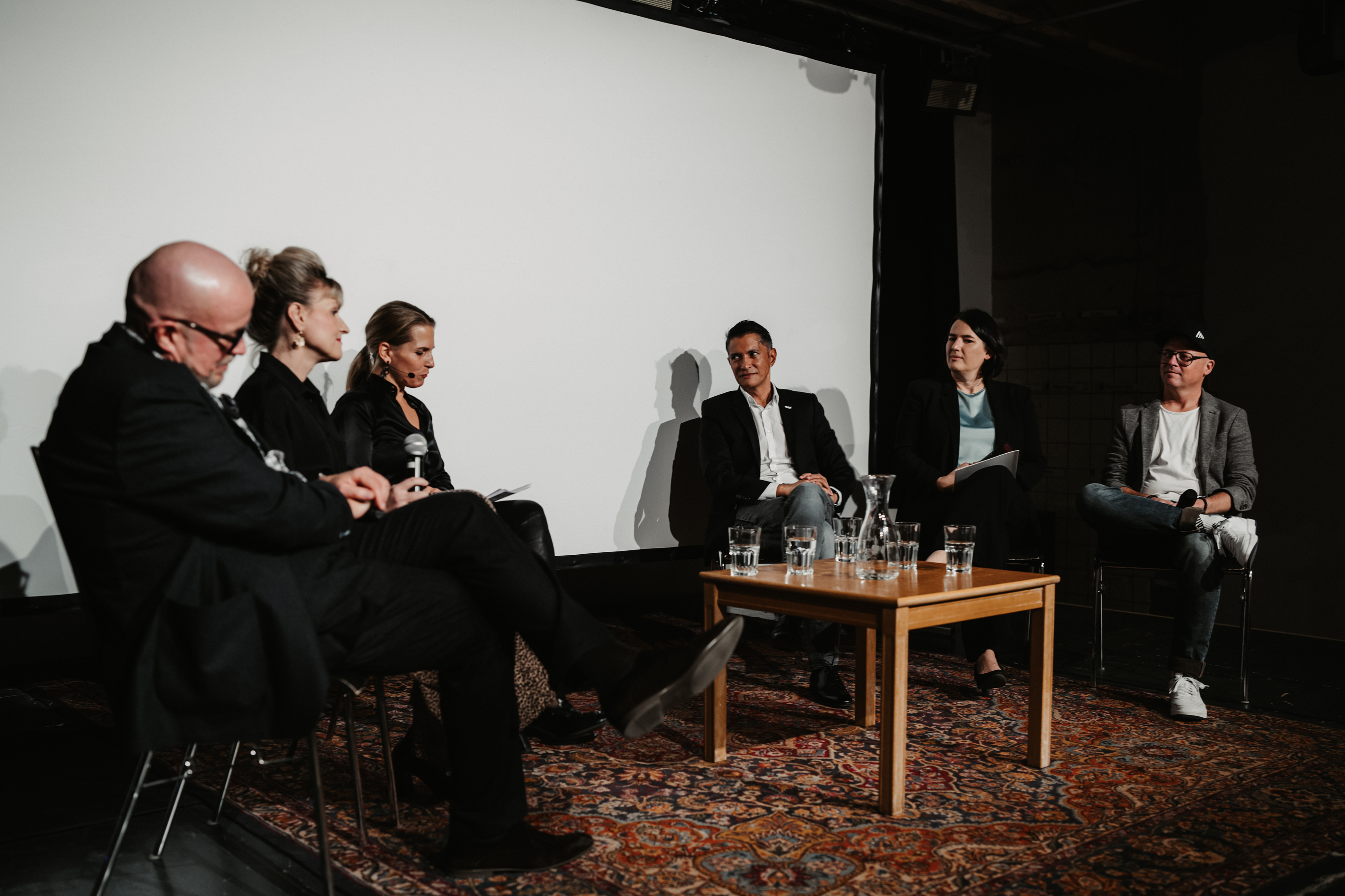 Das Highlight des Abends bildete die Paneldiskussion, die vielfältige Perspektiven beleuchtete und die zentrale Bedeutung der Tiroler Film- und Musikwirtschaft eindrucksvoll unterstrich.