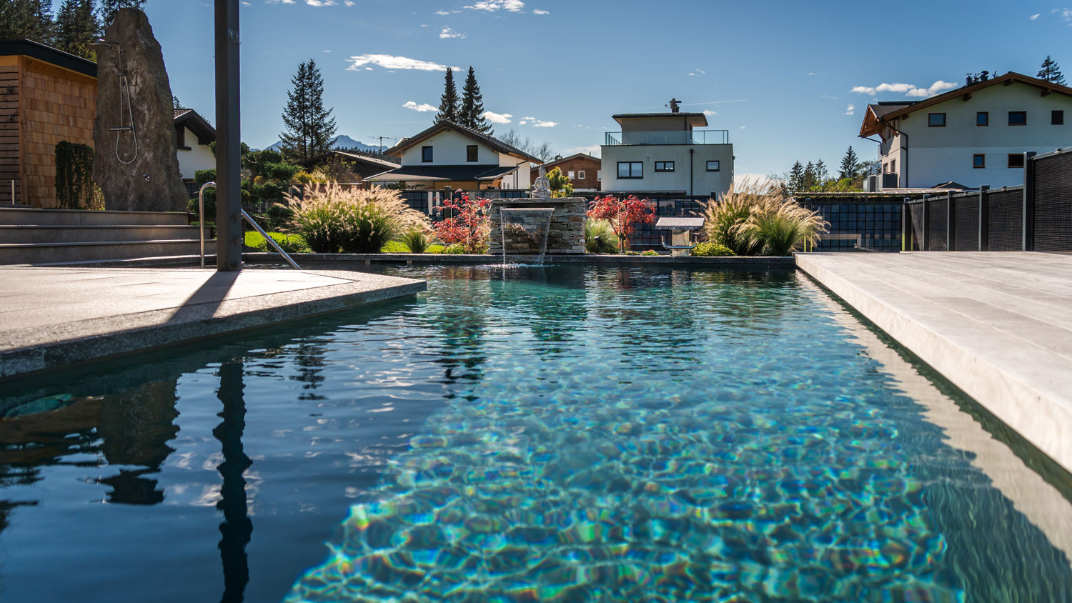 Alpine Erlebniswelten für Hotels und private Gartenanlagen gehören genauso zu den „Spezialitäten“ des Zillertaler Familienunternehmens wie Naturpools und großflächige Teichanlagen.